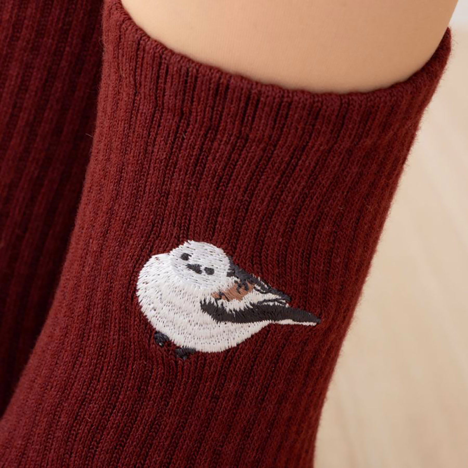 STREAM - 刺繍襪子 (酒紅色長尾山雀款)