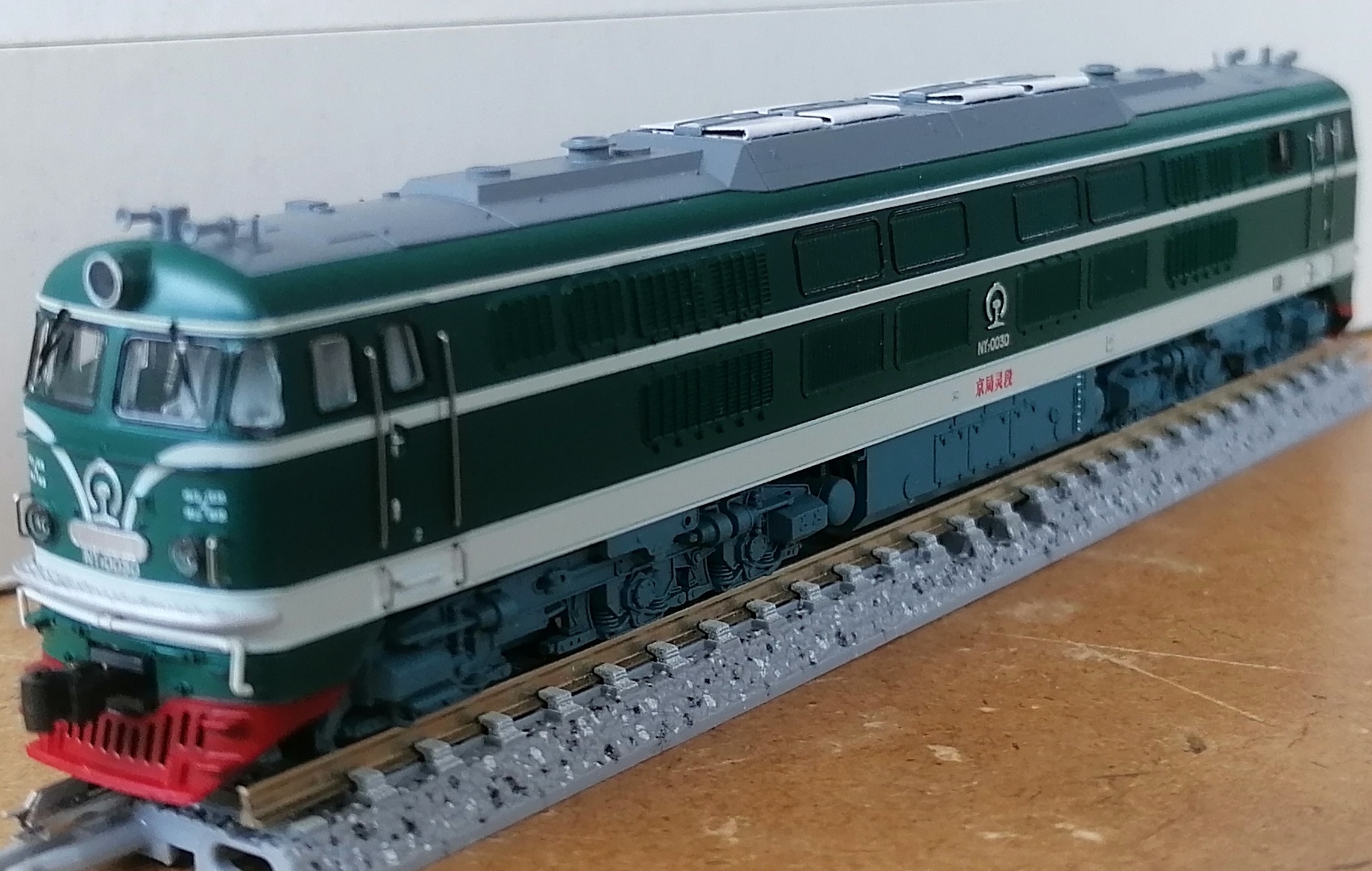 中國長嗚進口型內燃機車  NY7 綠色 N比例1：160