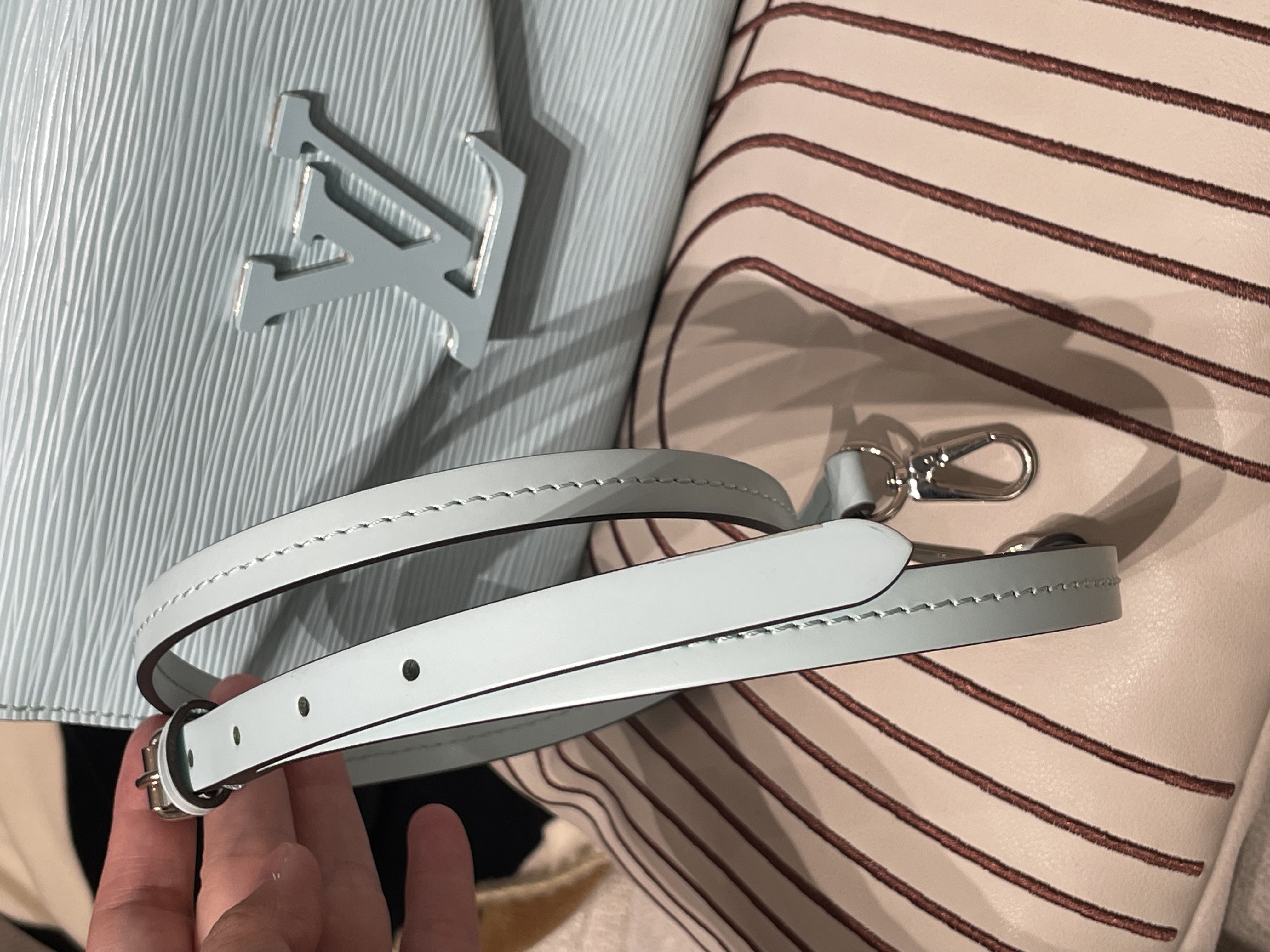 LV GRENELLE M55981 781715 epi 100%Authentic,98%new ✅塵袋 ✅box