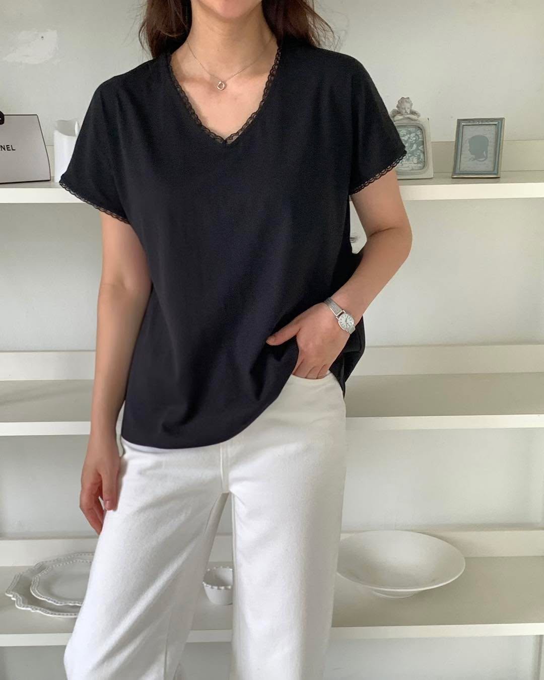 花邊V領Tee