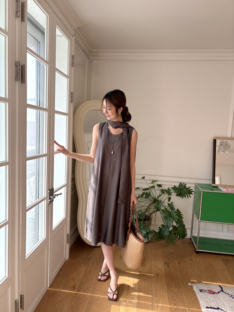 The Flowy Scarf-Detail Dress (Brown)