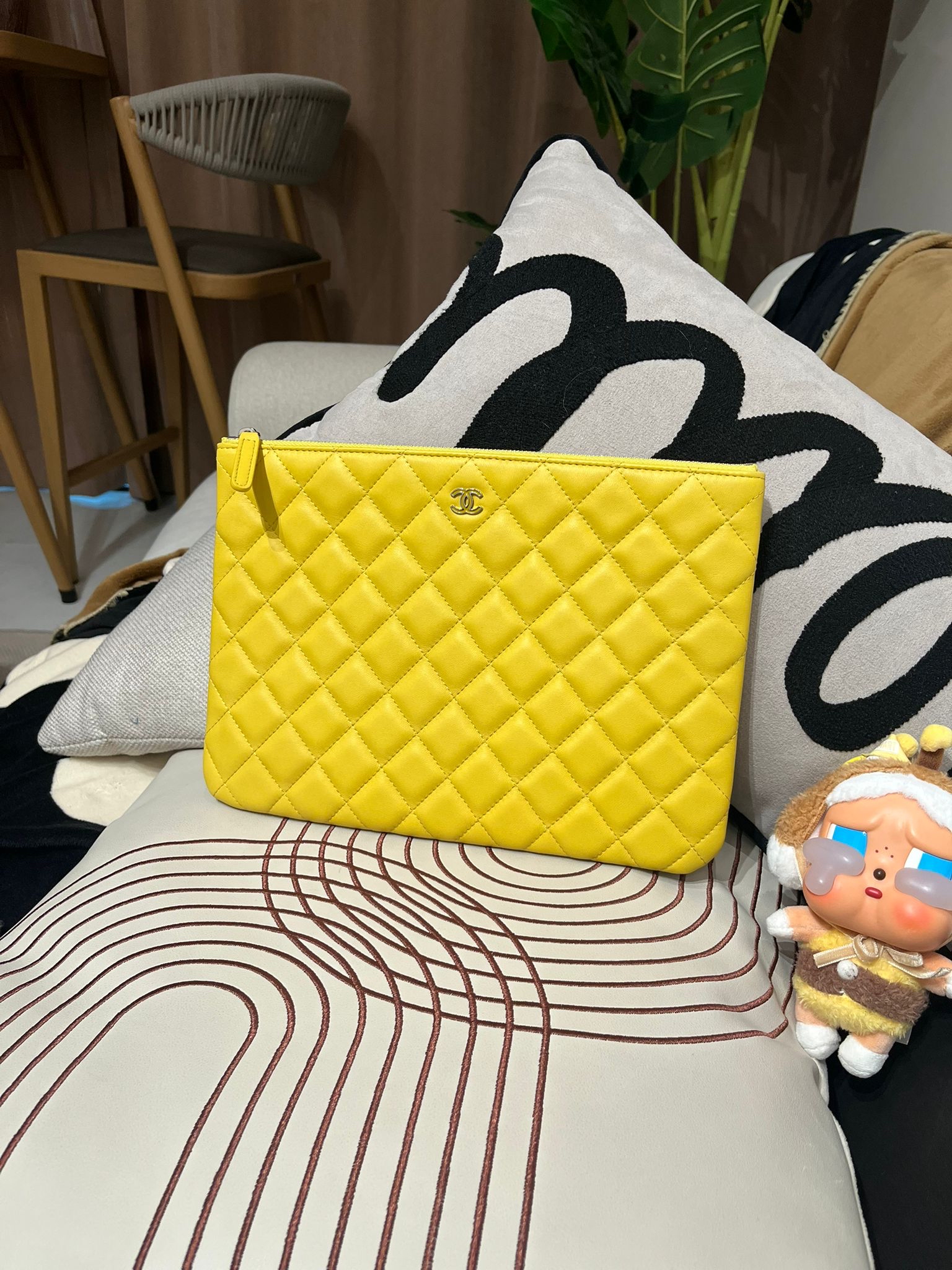 Chanel clutch bag  100%Authentic,98%new✅CARD  Size :W28cm x D1.5cm x H19.5cm 