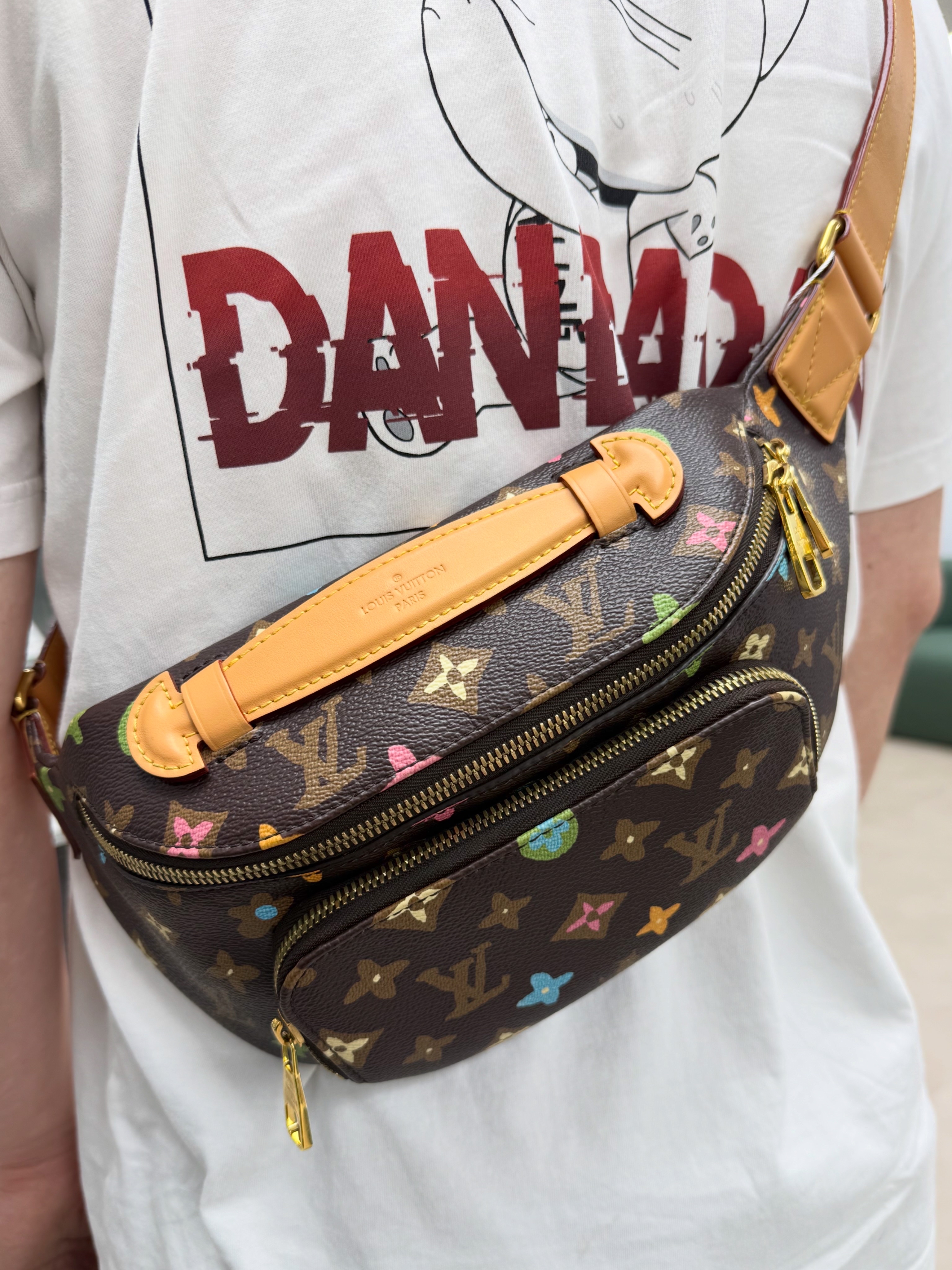 Lv❣️ PRE OWNED 🛍️ Tyler聯名款心口包 手繪彩色老花塗鴉🤎 