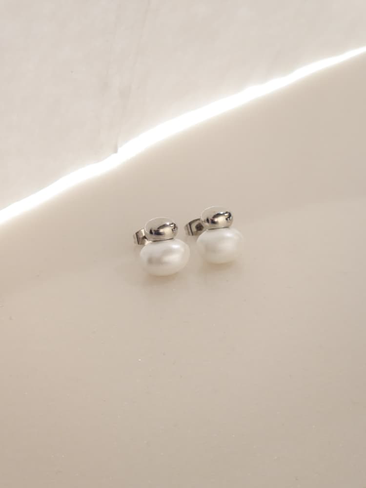Pearl Dew Drop Stud Earrings
