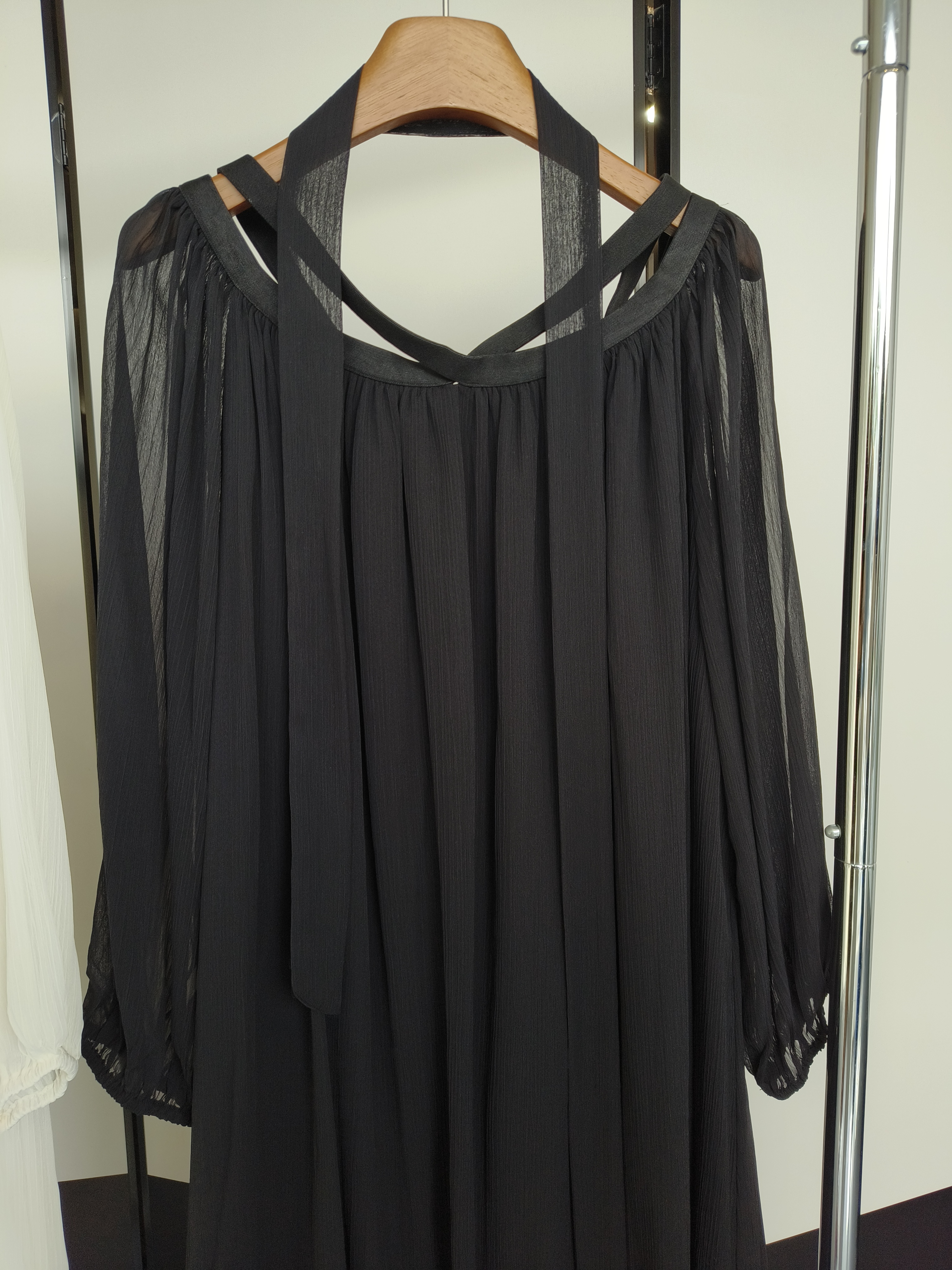 交叉一字肩飘纱连衣裙 Cross Strap Off-shoulder Flowy Dress