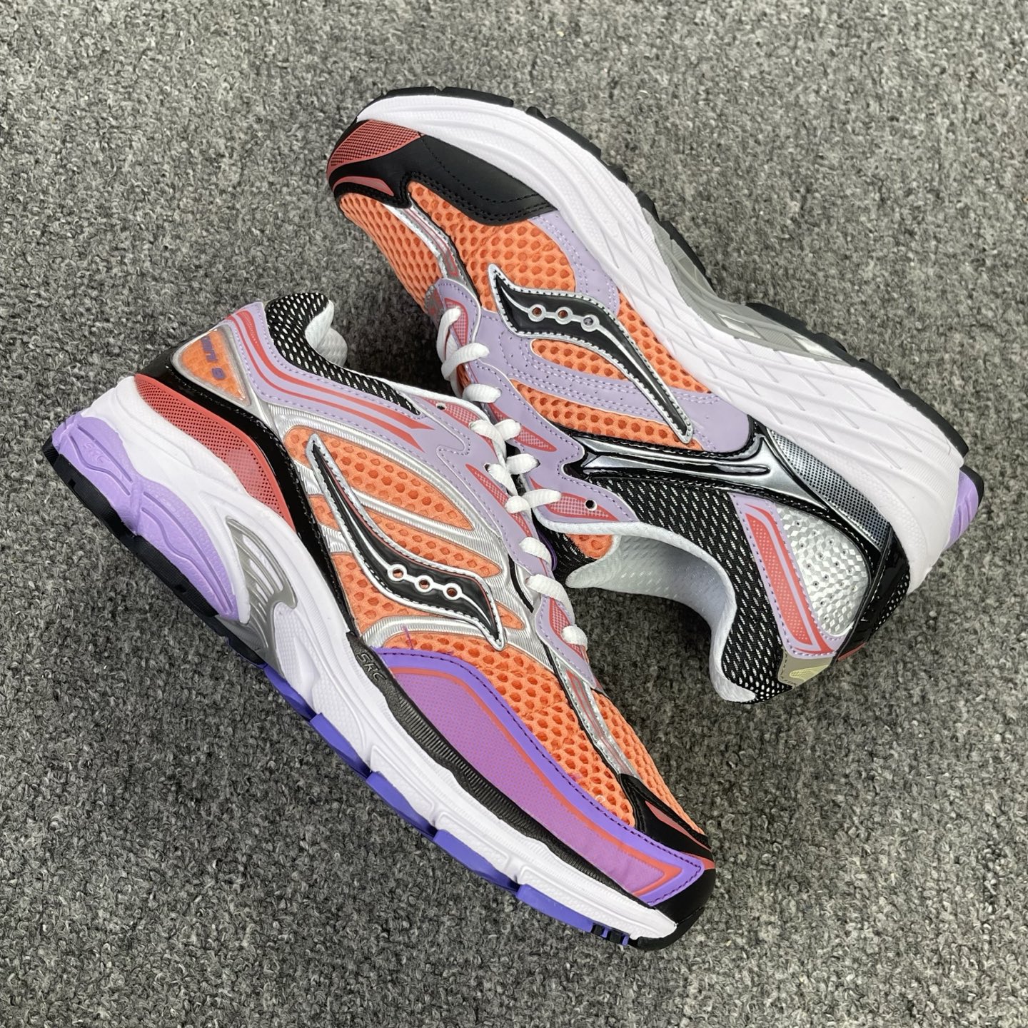 Saucony ProGrid Omni 9