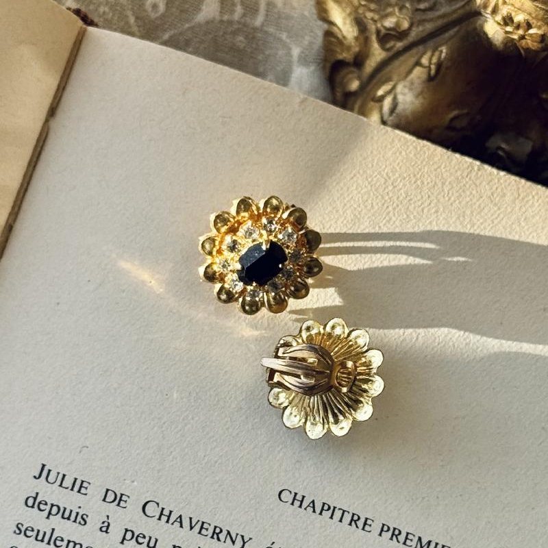 Vintage Czechoslovakian C.a. 1980s New Old Stock Sparkling Clip Earrings (NZ084)