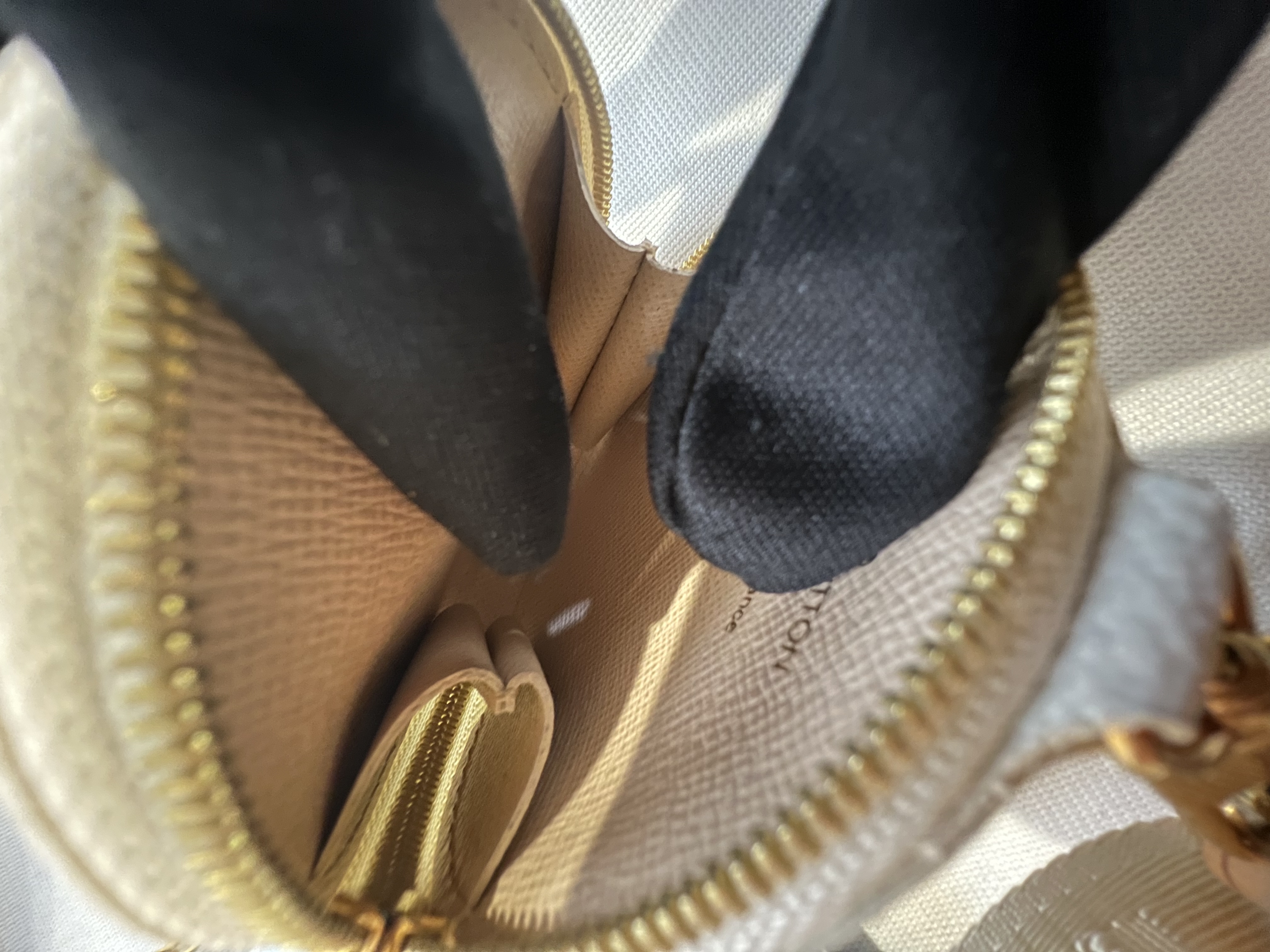 Pre-Owned Louis Vuitton Multi Pochette / Product Code: 26041112