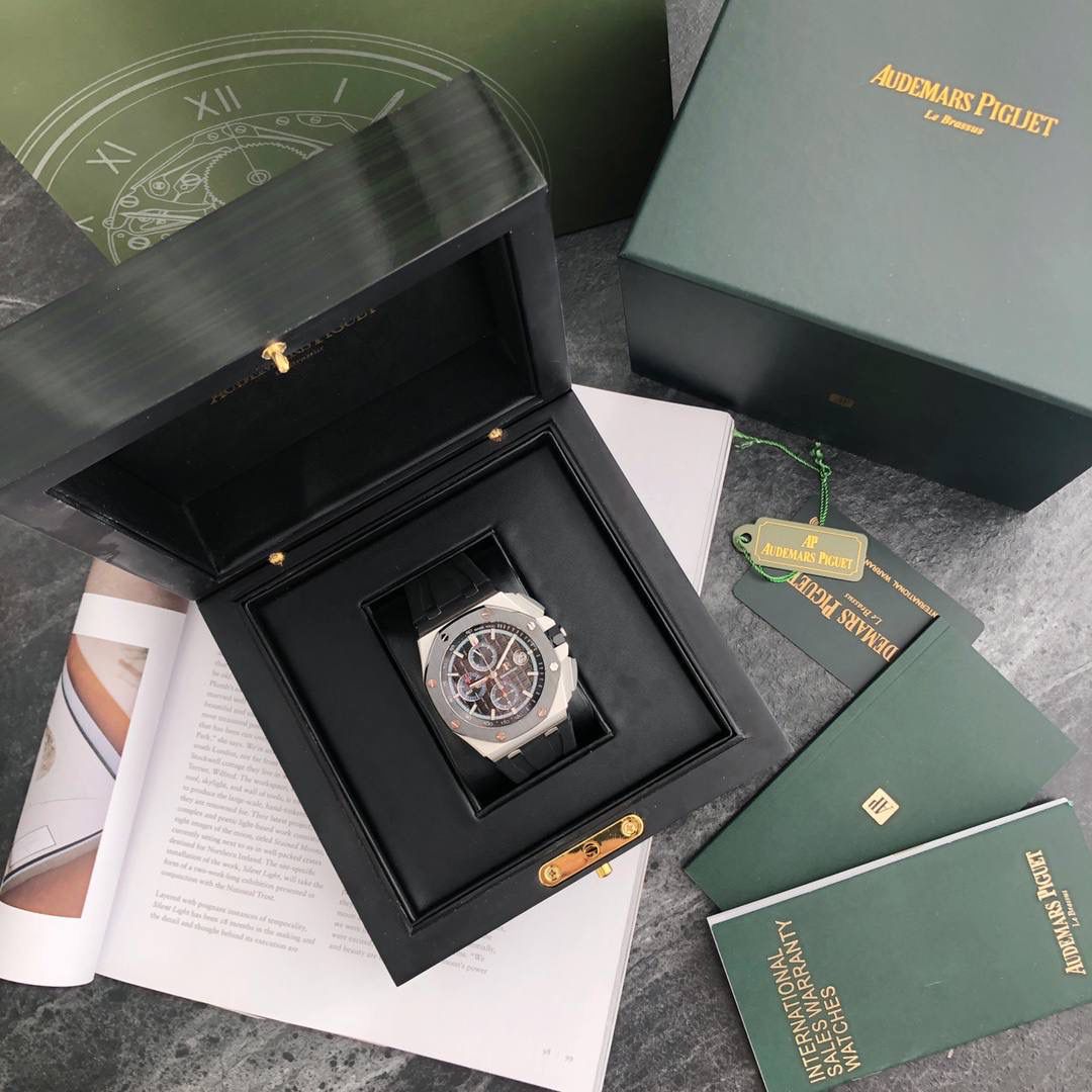 皇家橡树 - 爱彼AP 26400系列 44毫米直径 市面上最好版本的超级复刻 柔软硅胶带 皇家橡树离岸型 男士全自动机械腕表 ，316L精钢表壳 ，搭配原装复刻定制机芯Cal.3126全自动机械机芯 走时精准 稳定，透视后盖 裸露的机芯跟正品一模一样，反炫光蓝宝石玻璃 ，超级耐划痕，搭配原厂模具橡胶表带，原装针扣 ，300米防水，整壳套超高品质，超A做工，非市场普通货，货有所值 ，硬汉必备神器，爱彼入门级腕表 强烈推荐，制作耗时又耗精力，尽可能把最精至的腕表呈现给各位腕表爱好者。