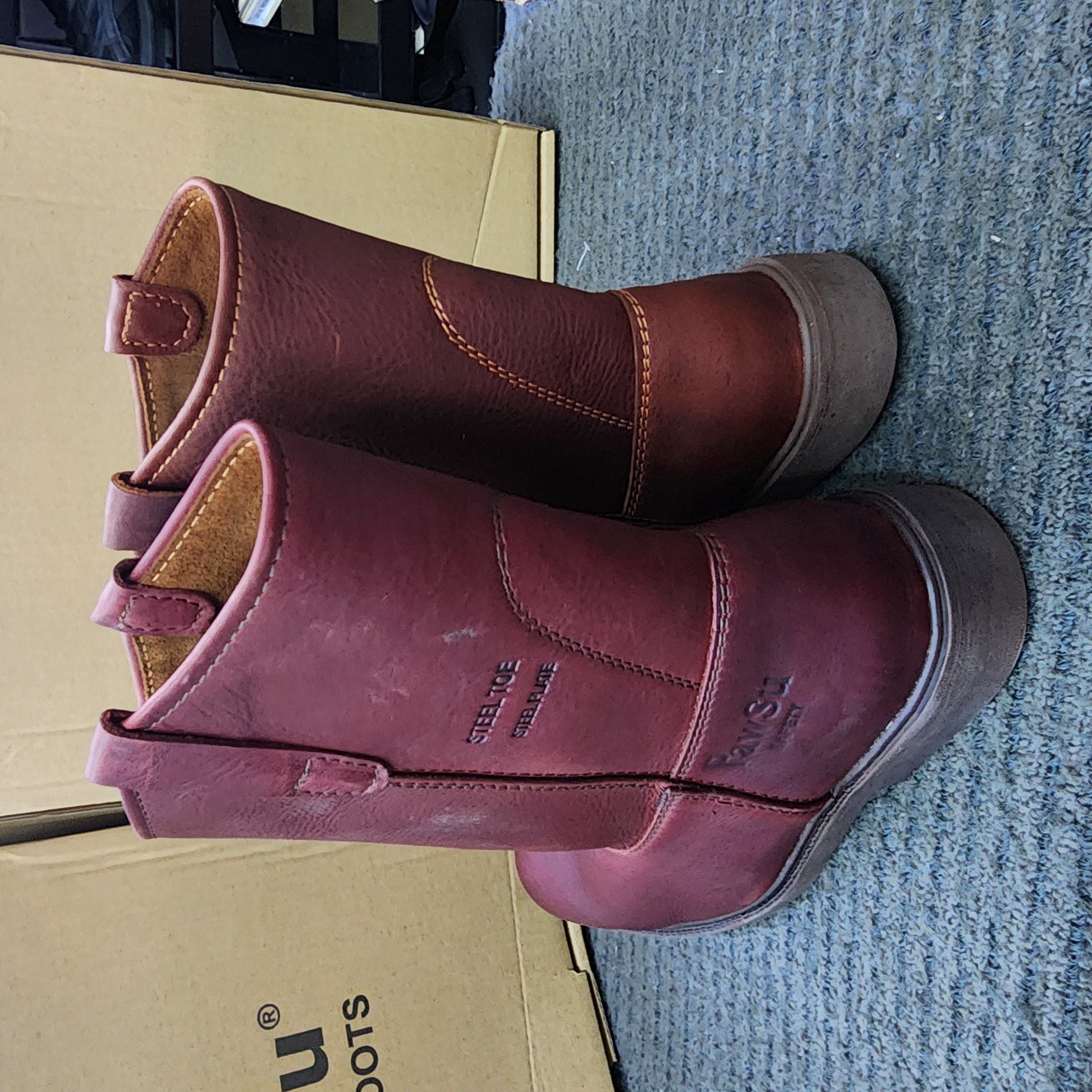 PawSu 801 High cut Safety Shoes Tajam A shape Whisky Maroon leather Kasut Keselamatan Tinggi Bentuk Tajam A Warna Whisky Maroon