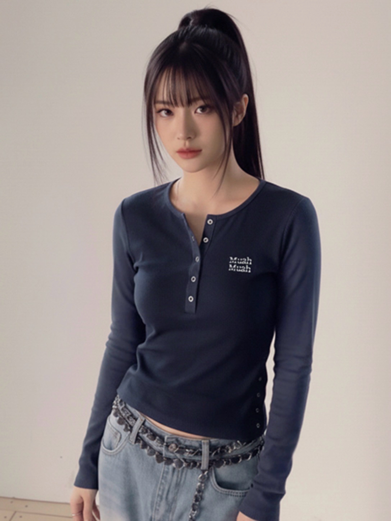 MuahMuah HENLEY NECK SLIT CROP LONG SLEEVE T-SHIRT