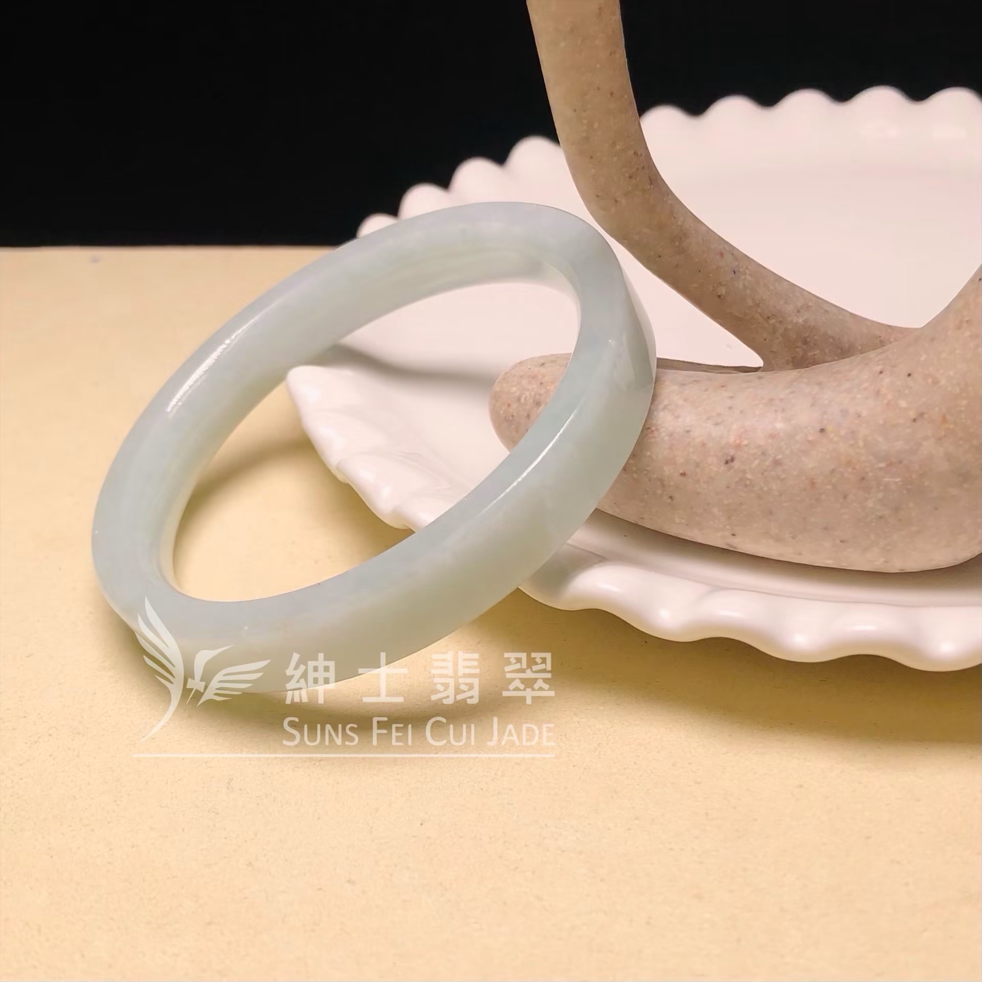 C06247 擺三橋蘋果綠方鐲54.6mm