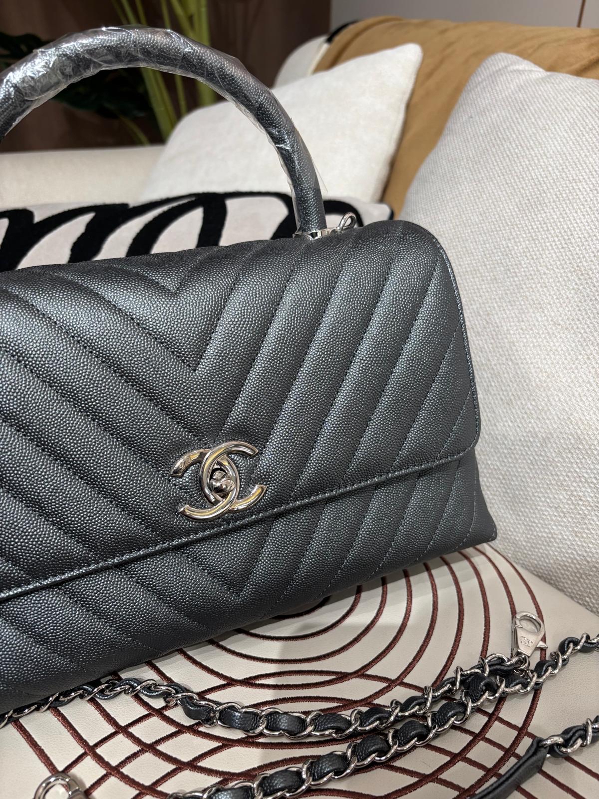 Chanel coco handle medium 荔枝牛皮100%Authentic ,98%new ✅28Card✅Dust bag✅Box