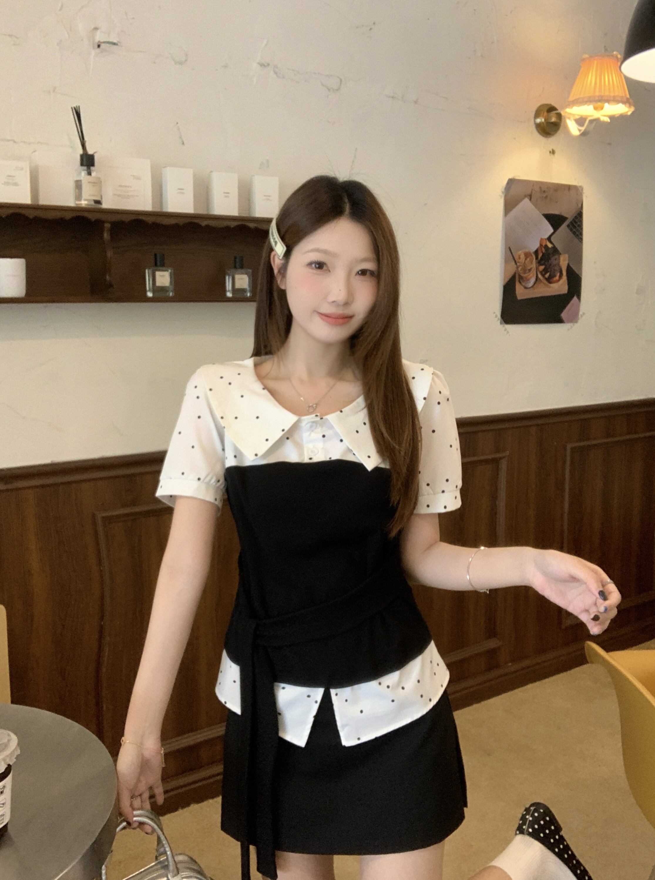 B196(80835) 韩版气质假两件白波点娃娃领肩袖拼腰黑绑带上衣 