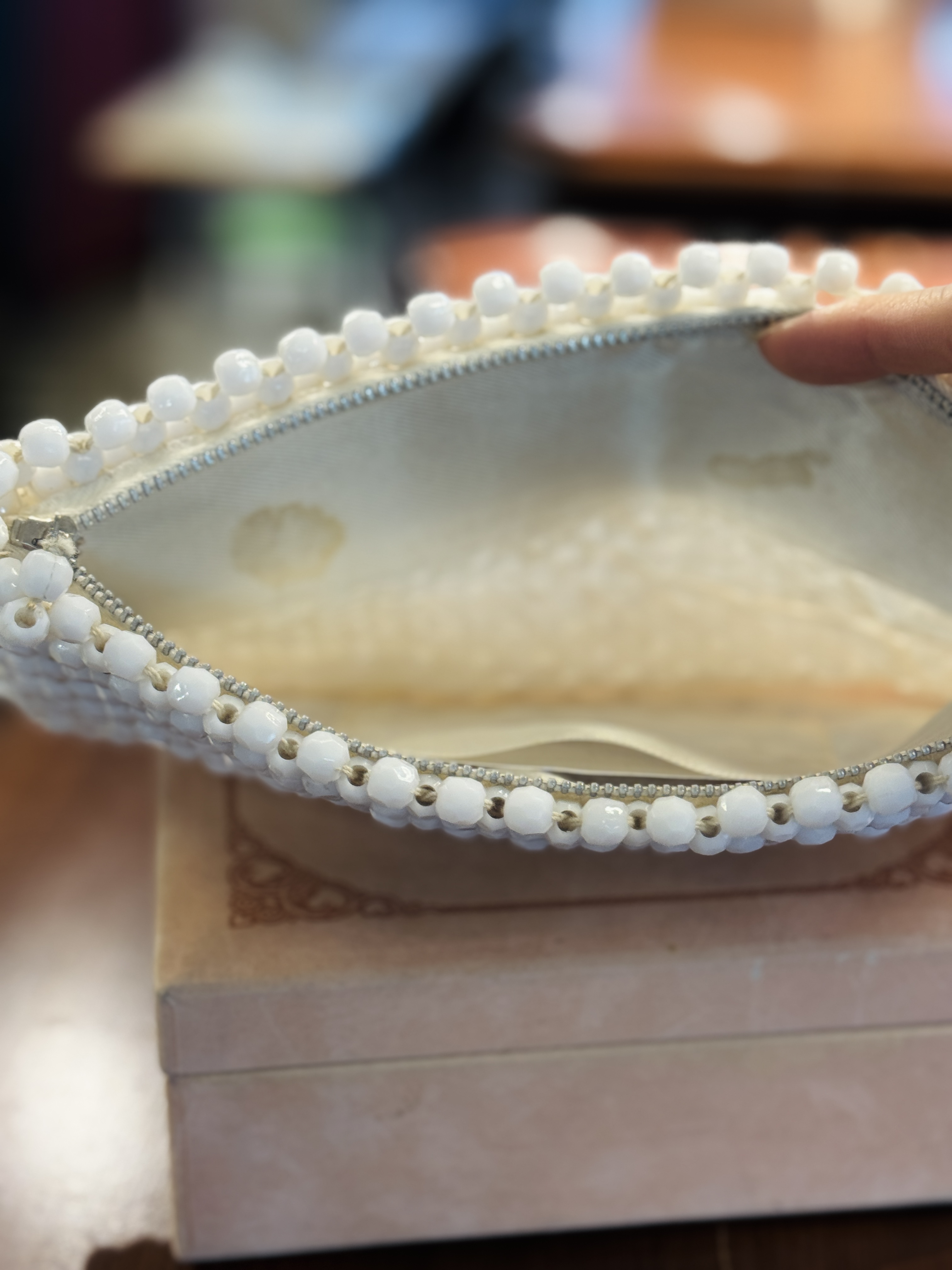 **1960s Likely Made in Hong Kong Envelop Beaded Clutch with Zipper (MT2515)
