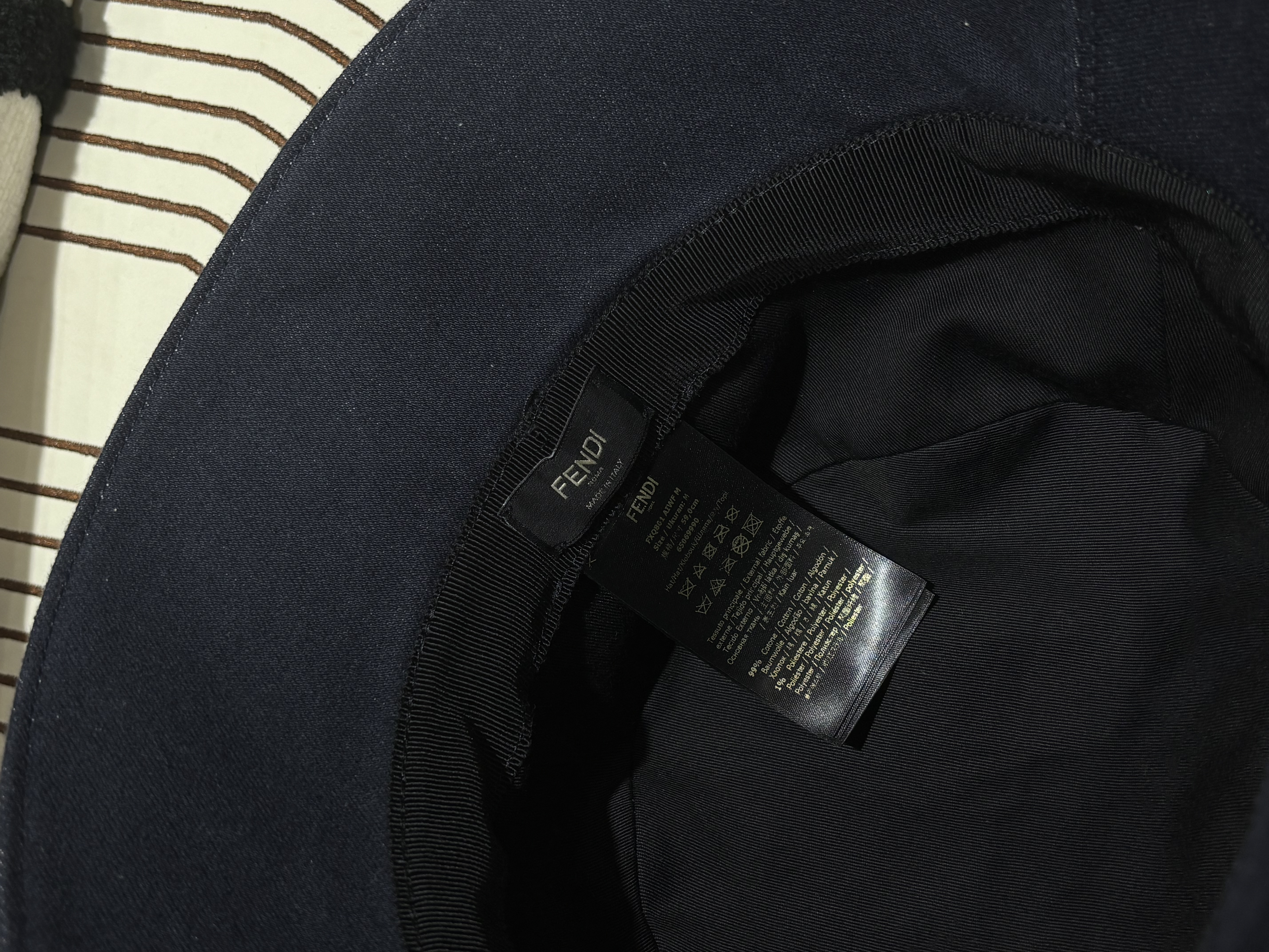 Fendi Denim bucket Hat Size: M 100%Authentic ,unused 未使用品☑️dust bag 