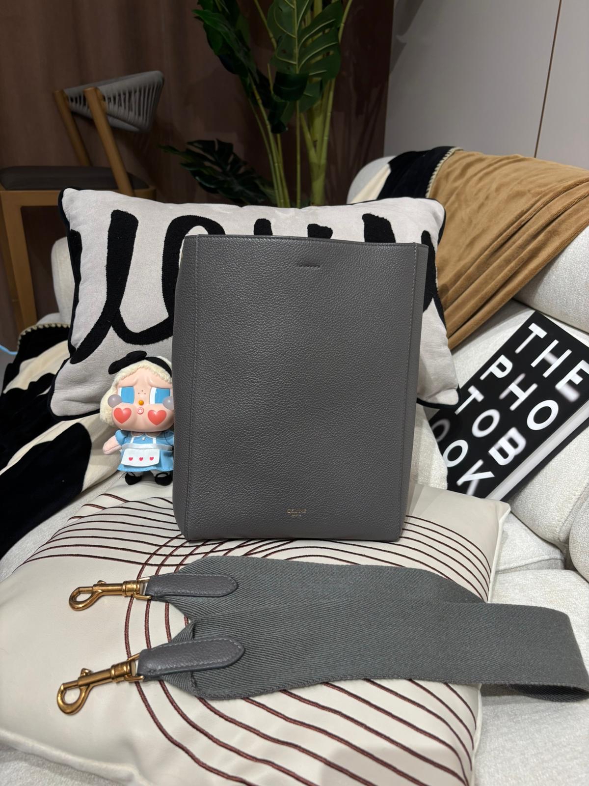 Celine sangle small 灰色牛皮水桶袋 new logo 100%Authentic,99%new ✅Tap✅dust bag 