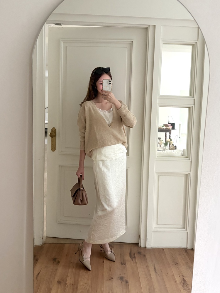 Low-cut Alpaca Knit Sweater (Beige)