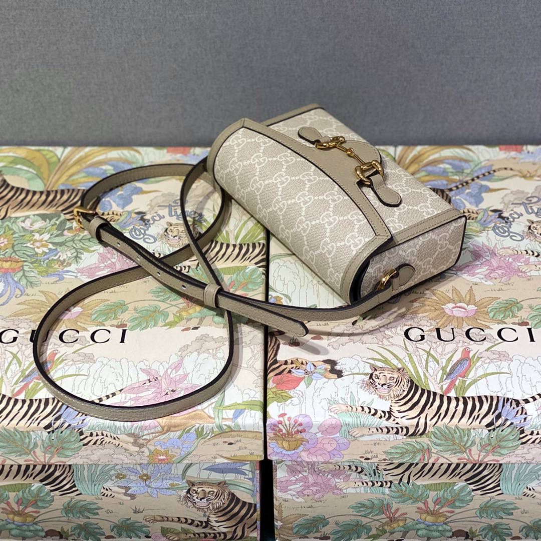 ▪大货实拍 𝐆𝐮𝐜𝐜𝐢 𝐁𝐞𝐢𝐠𝐞 𝐖𝐡𝐢𝐭𝐞燕麦色 型号：699296 尺寸：18*12*5cm