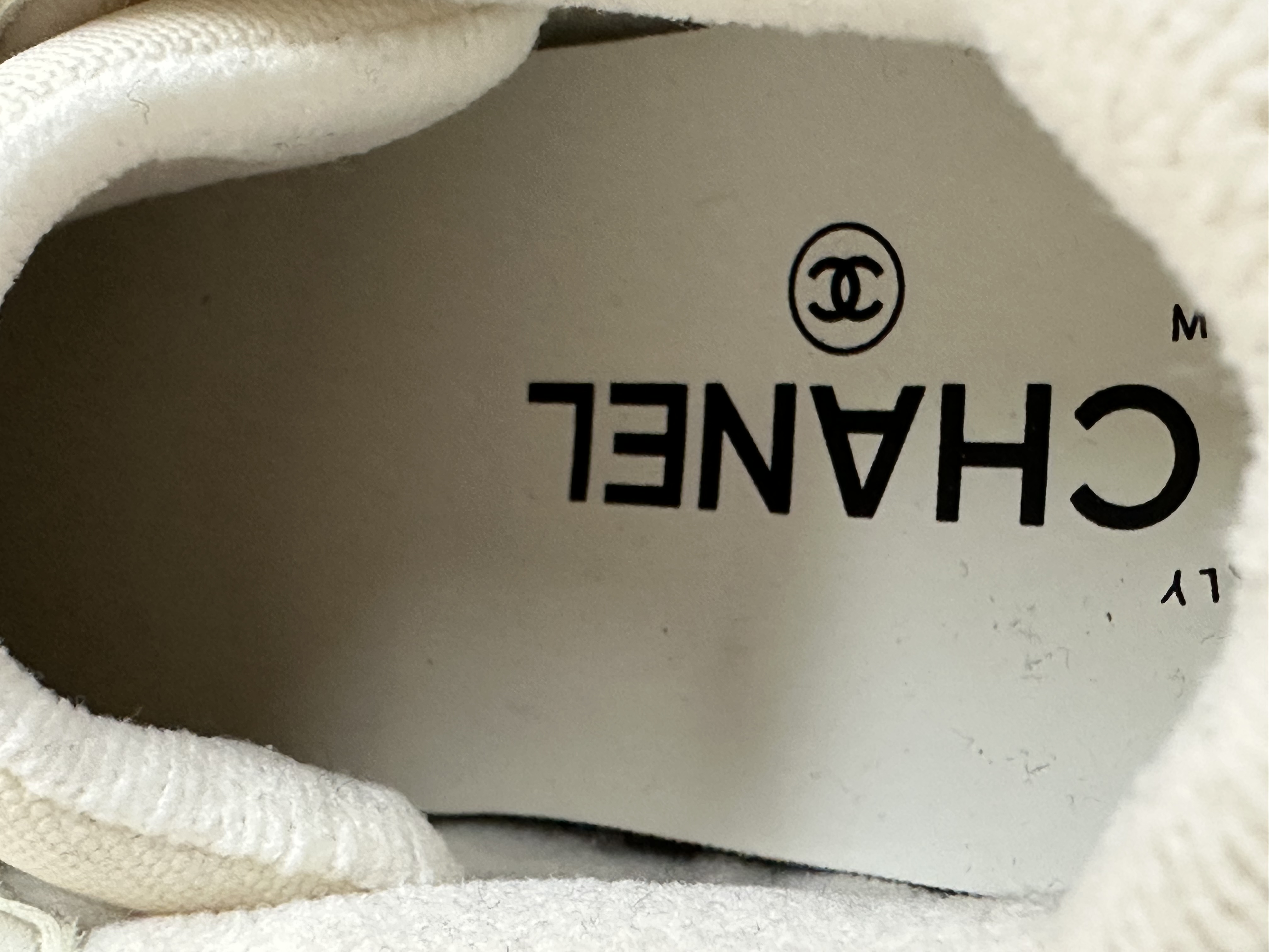 Pre-Owned Chanel Canvas Low Top Sneakers / Product Code: 26040720