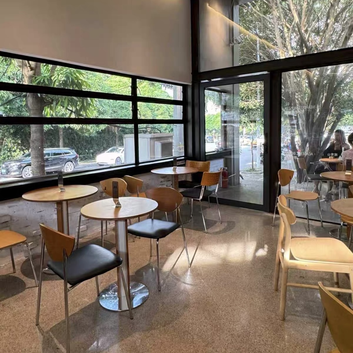 海洋板鋁型材咖啡店桌椅組合 工業風餐飲商用 奶茶店甜點店設計師款桌子 Tables and chairs
