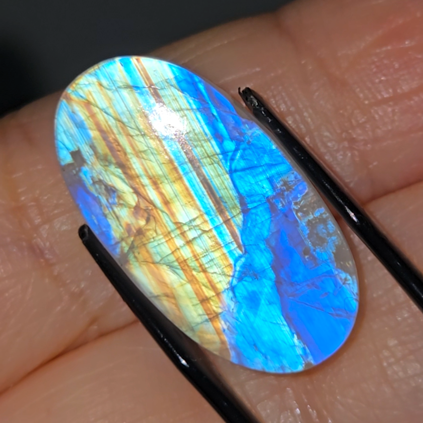 Gem-grade rainbow moonstone from India - MS1