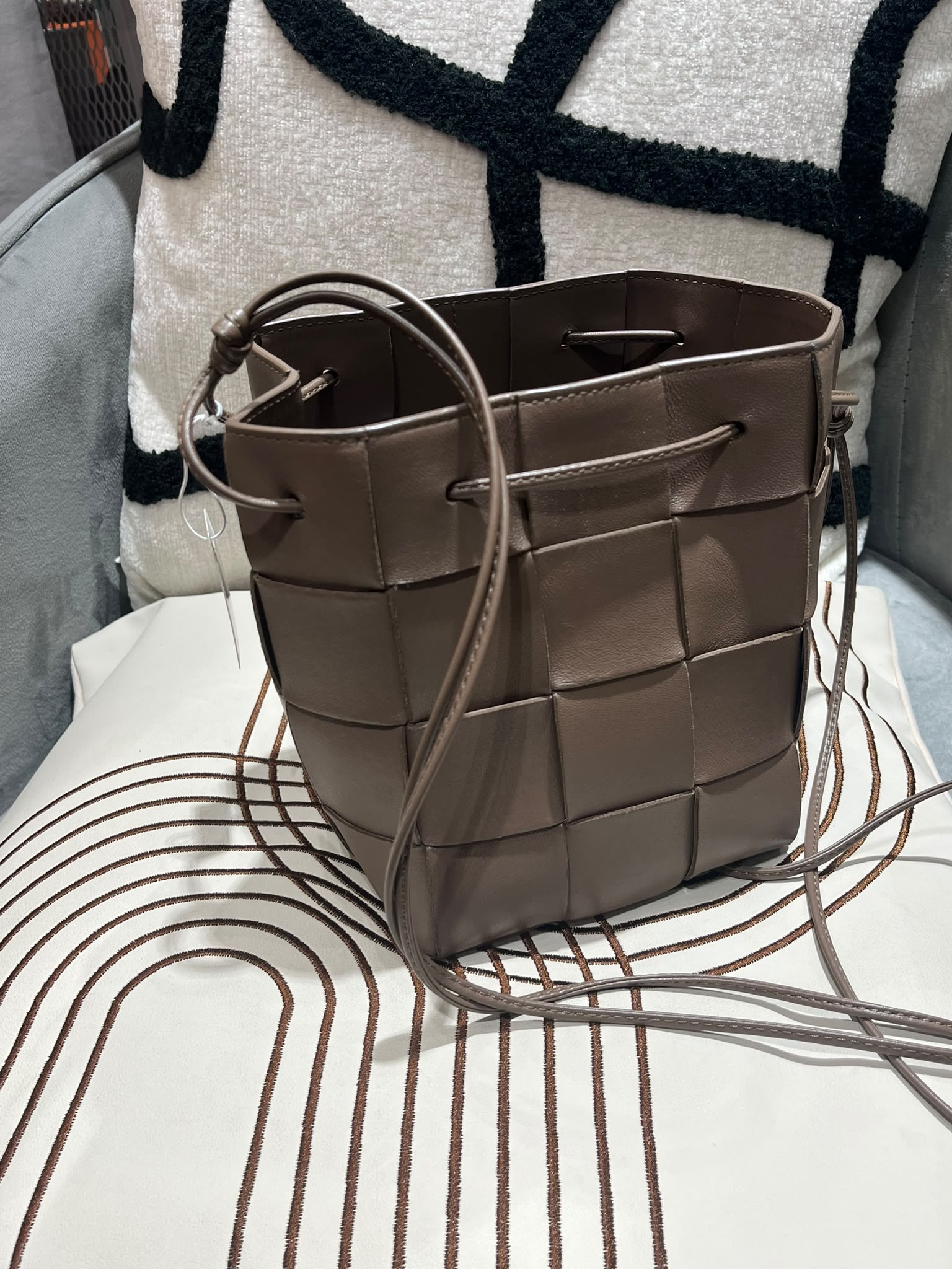 Bottega veneta BV intrecciato bucket bag 100%Authentic,95%new