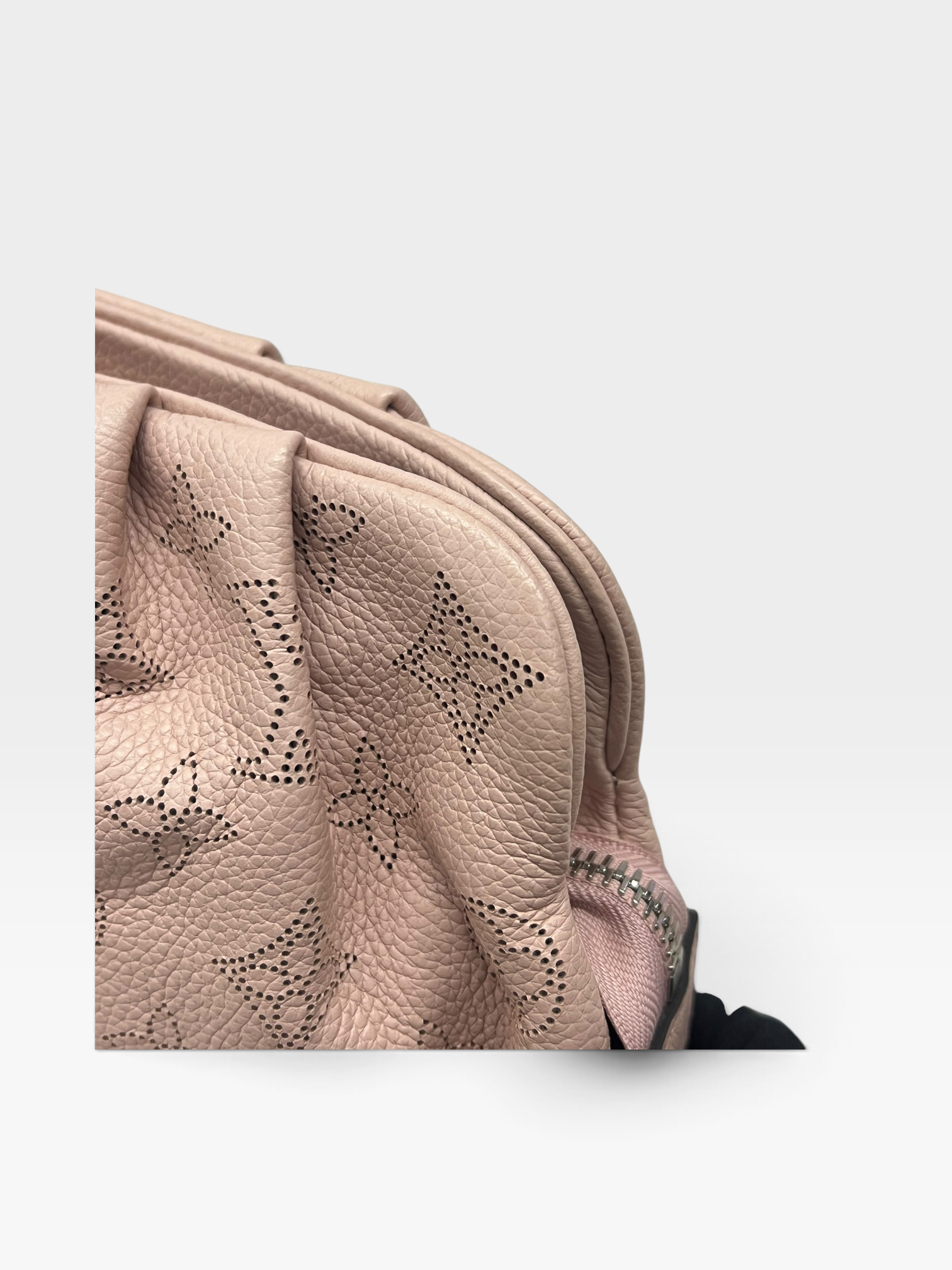 Pre-Owned LV Monogram Mahina Scala Mini Pouch / Product Code: 090403