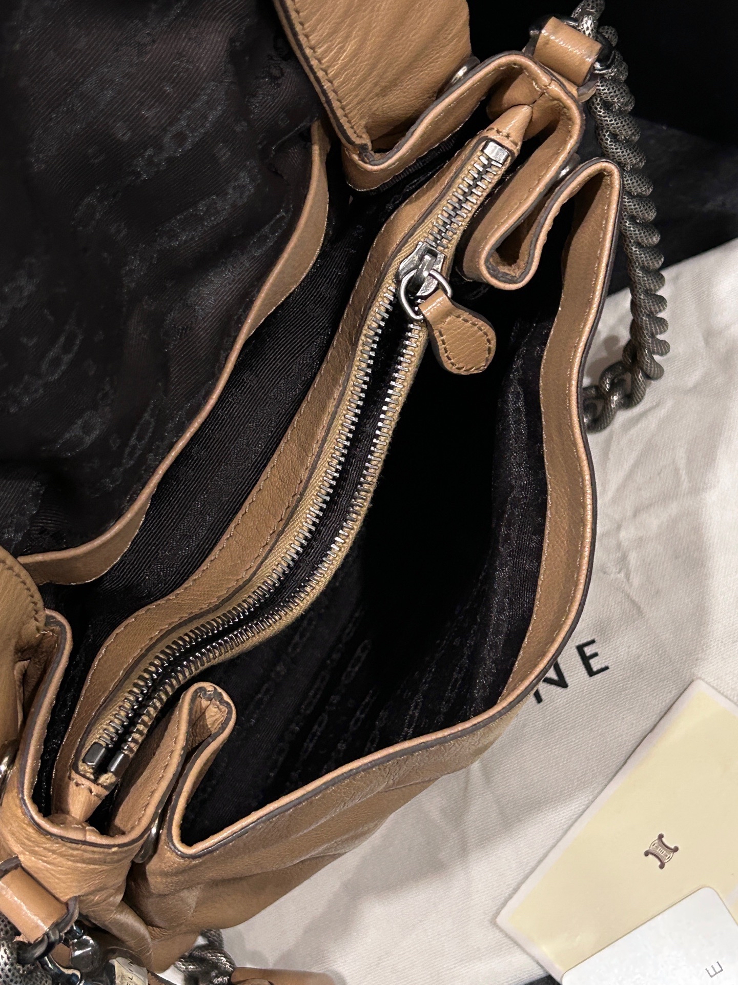 【預訂貨品】Celine 奶茶色油蠟皮方扣包 