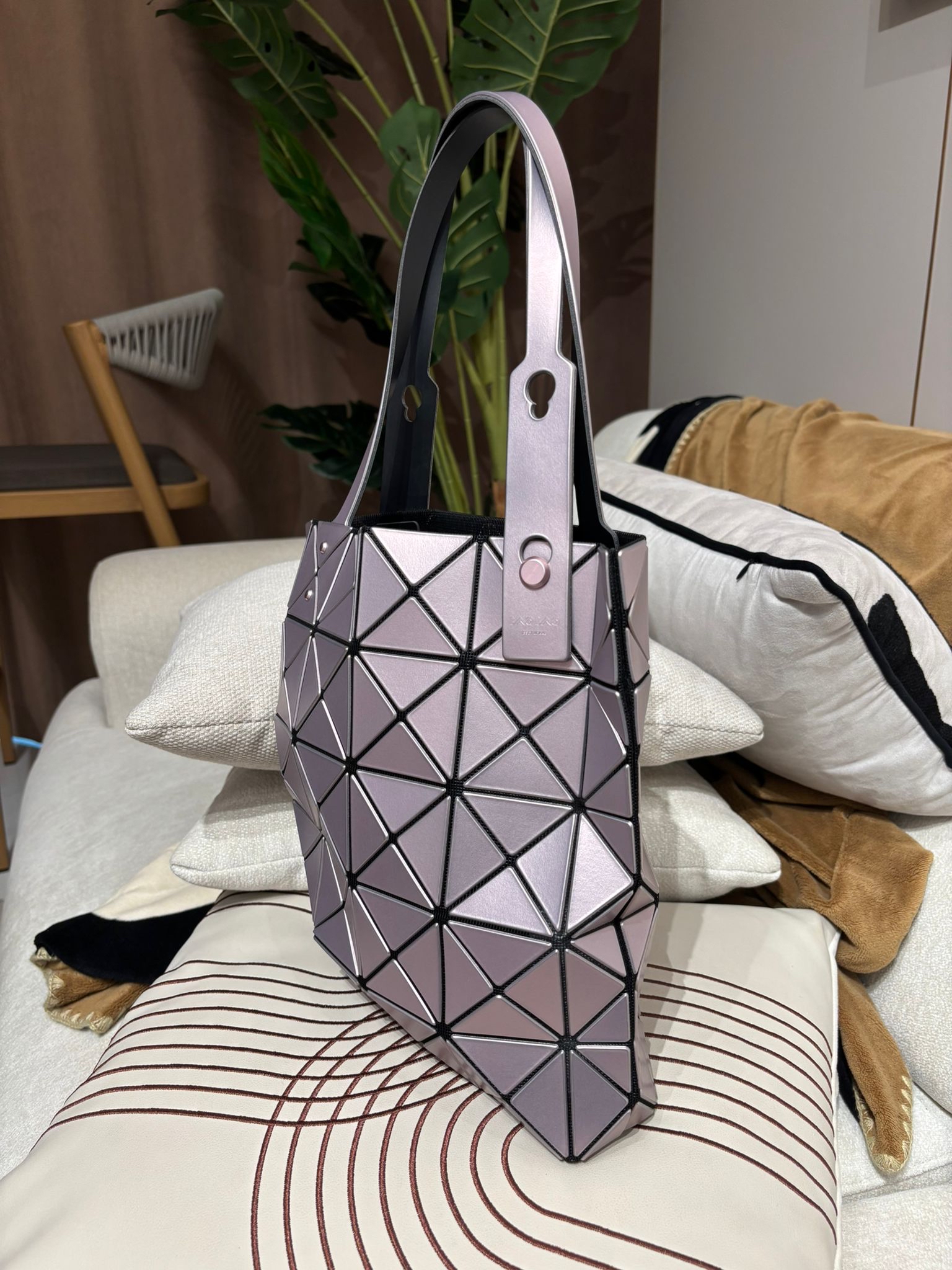 ISSEY MIYAKE BAO BAO LUCENT BOXY tote bag 5X4 金屬色 😍 未使用品✅dust bag ✨專門店$5980📣