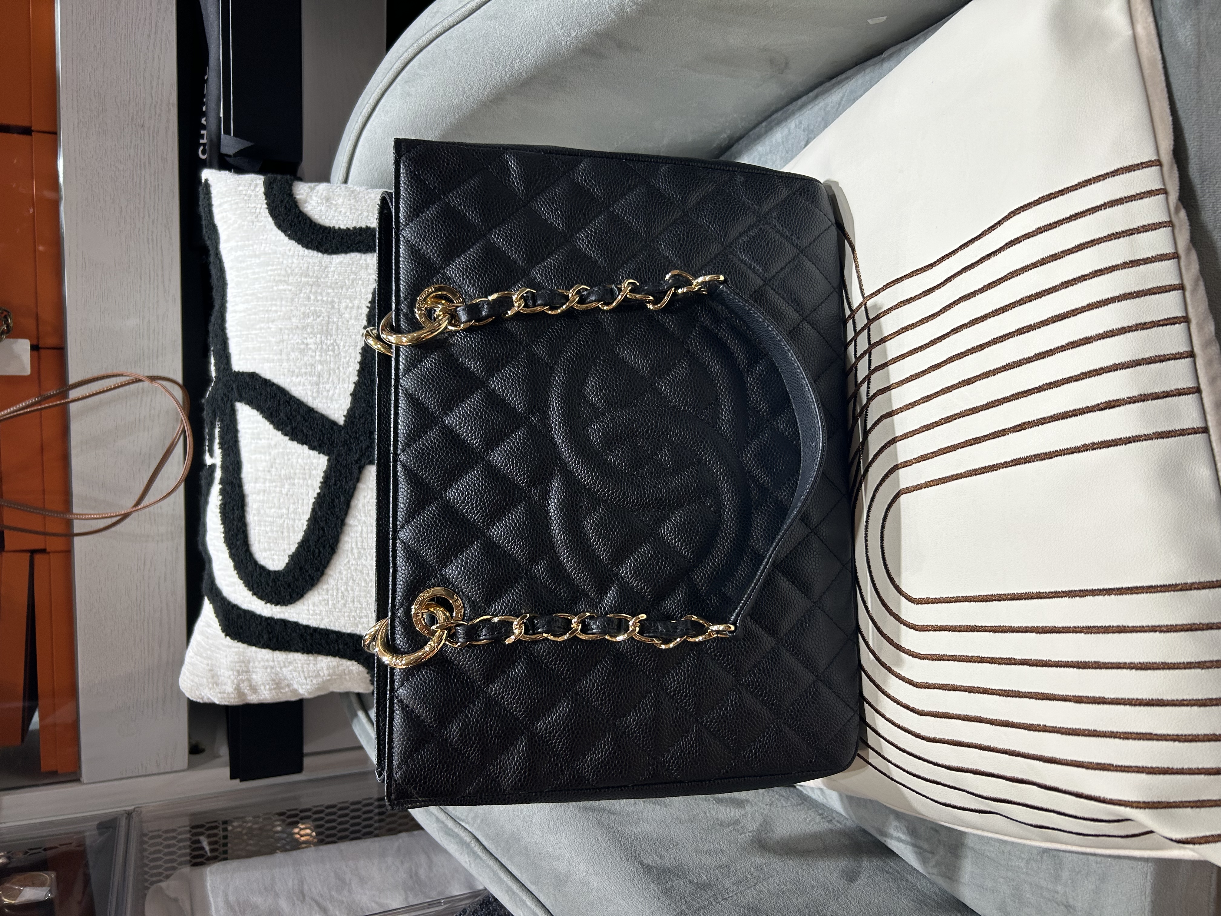 Chanel GST A50995 黑色荔枝牛皮金鏈 grand shopping tote ,100%Authentic, 98%New ☑️15Card☑️Dust bag