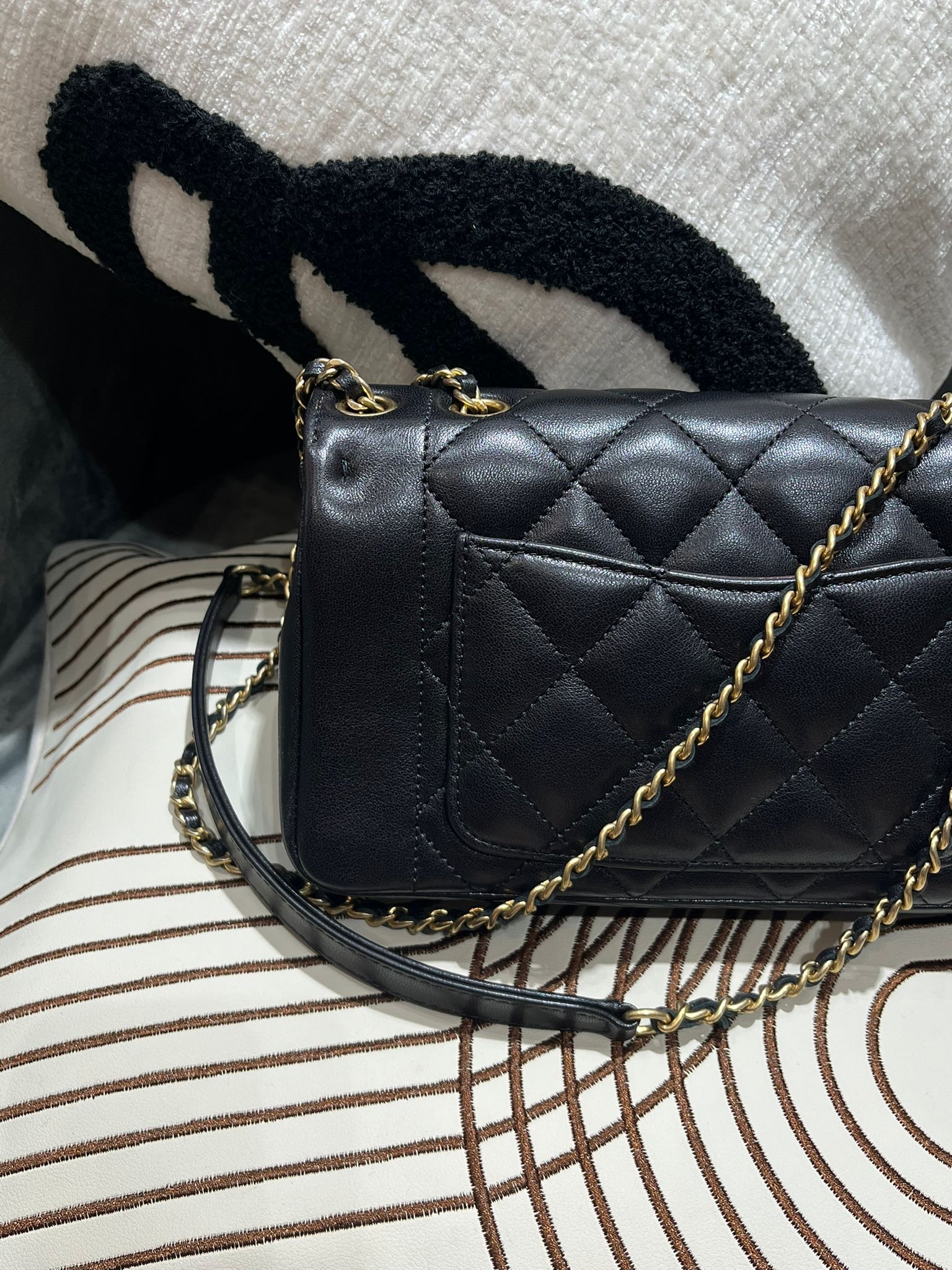 Chanel Diana flap bag 黑金扣 100%Authentic, 98%New  ✅20card✅Dust bag✅box