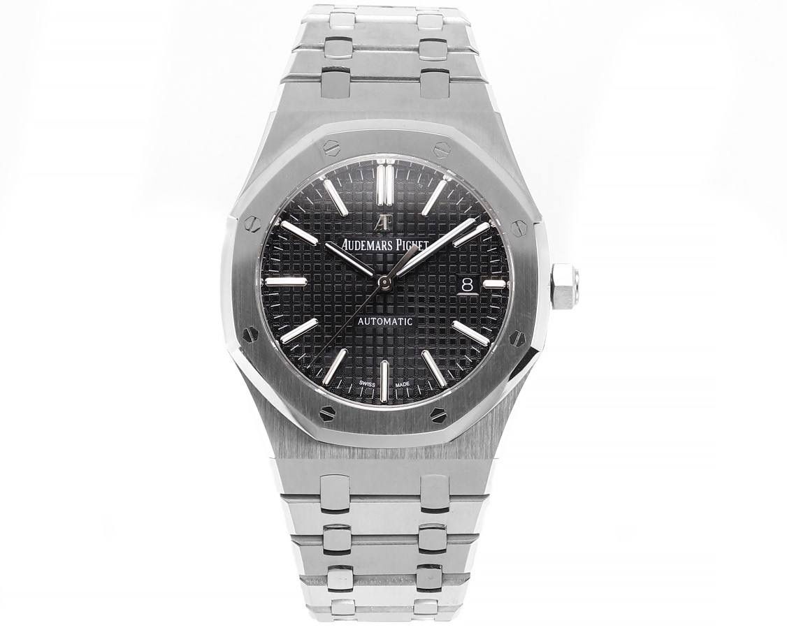 APS一体3120 最强"钢王"壳套特点 1、与原版一致:直径41毫米和厚度 9.8毫米 2、APS版的15400是市面上唯一能与原版各部件互换通用的版本，表壳所有结构位置和装配方式与原版一致 3、表壳表带细腻的拉丝且不会锋利的工艺更突显出APS一直对细节的一丝不苟 4、表带头粒连接表头处与正品一致的活动头粒设计 5、表扣的开关质感与各部位的雕刻工艺均与正品一致 6、APS版的15400兰色字面做工与颜色和正品放在一起几乎毫无色差 7、机芯方面完美复制原装3120机芯，真正的无卡度一体机芯，不再是9015加甲板