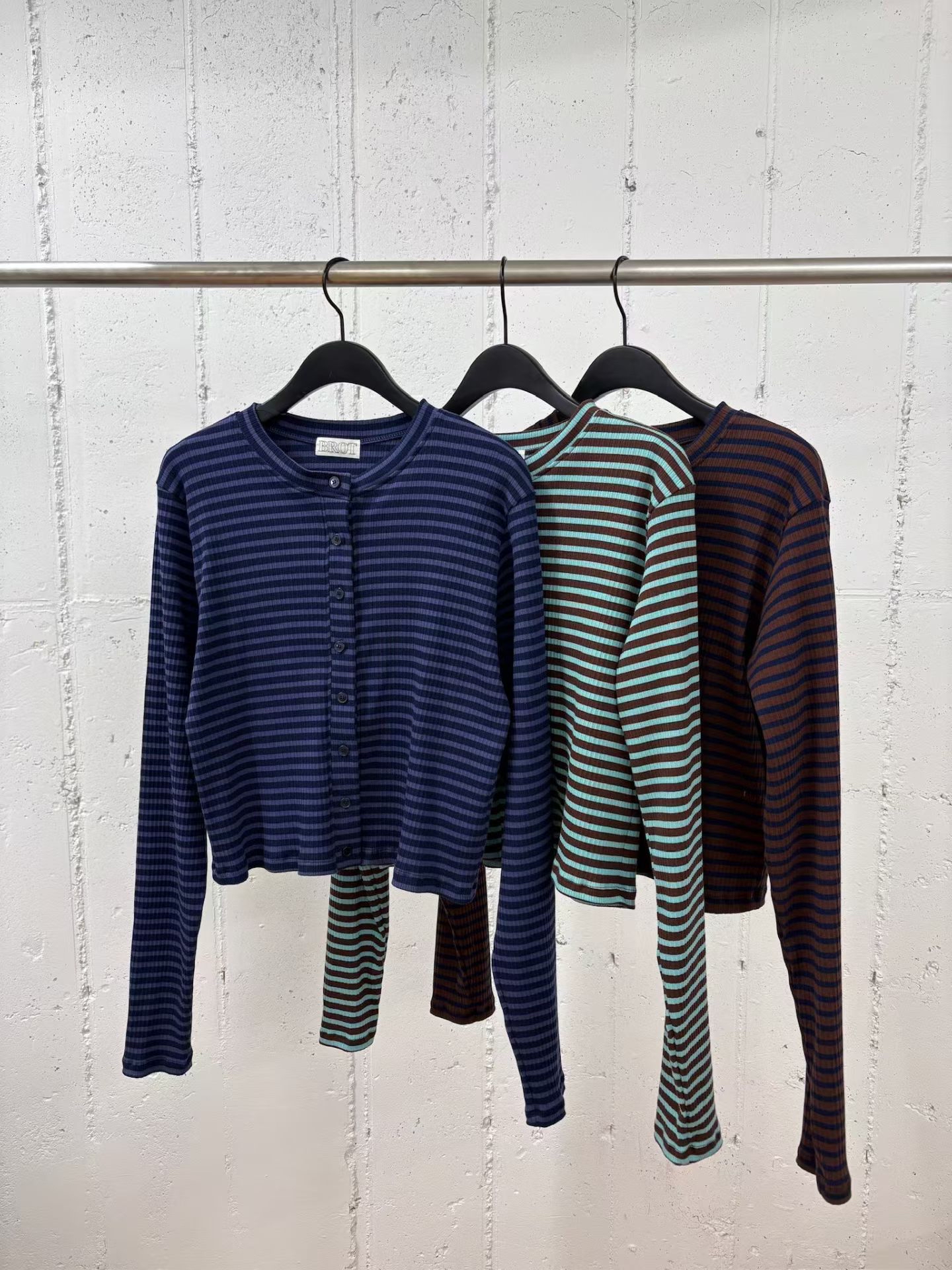 A bit loose cardigan