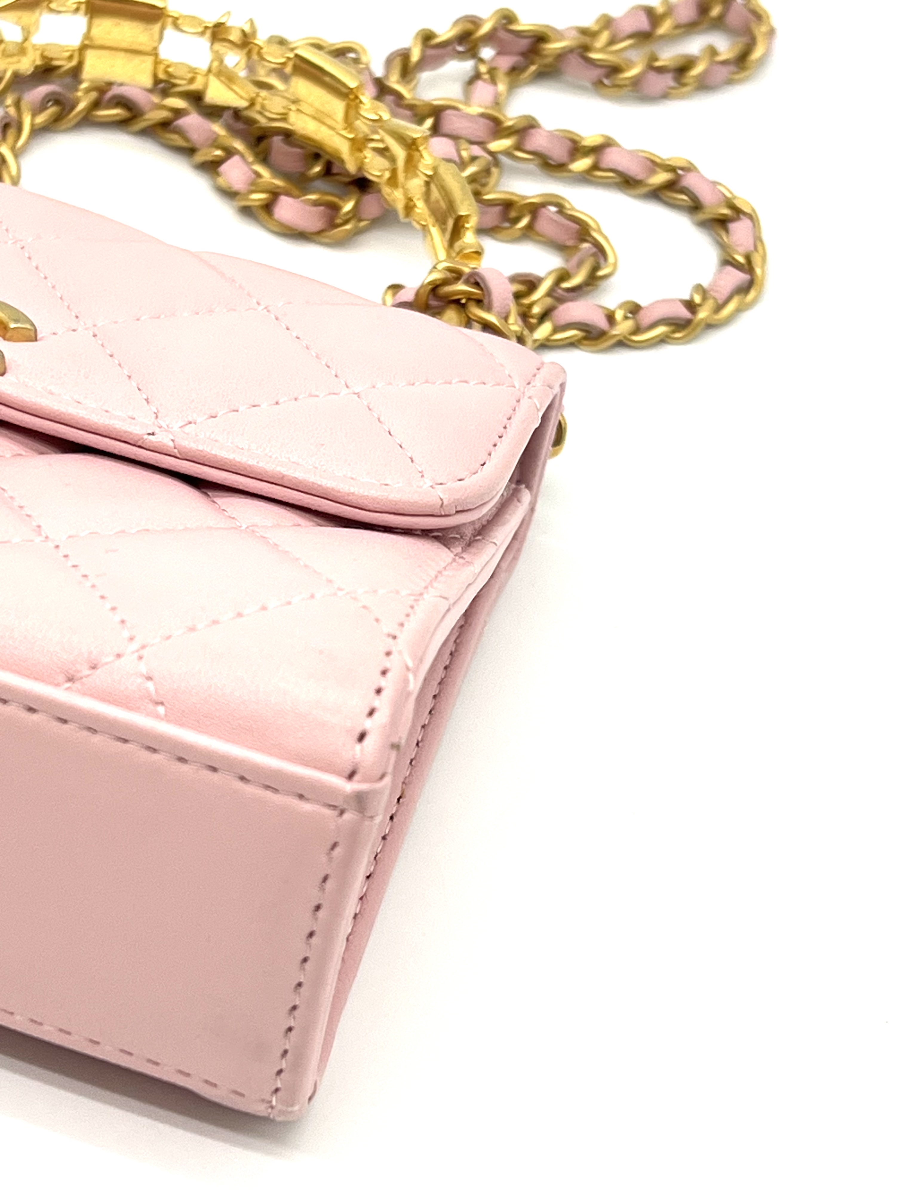 Pre-Owned Chanel Mini Handle Purse With Chain / Product Code: 26040704