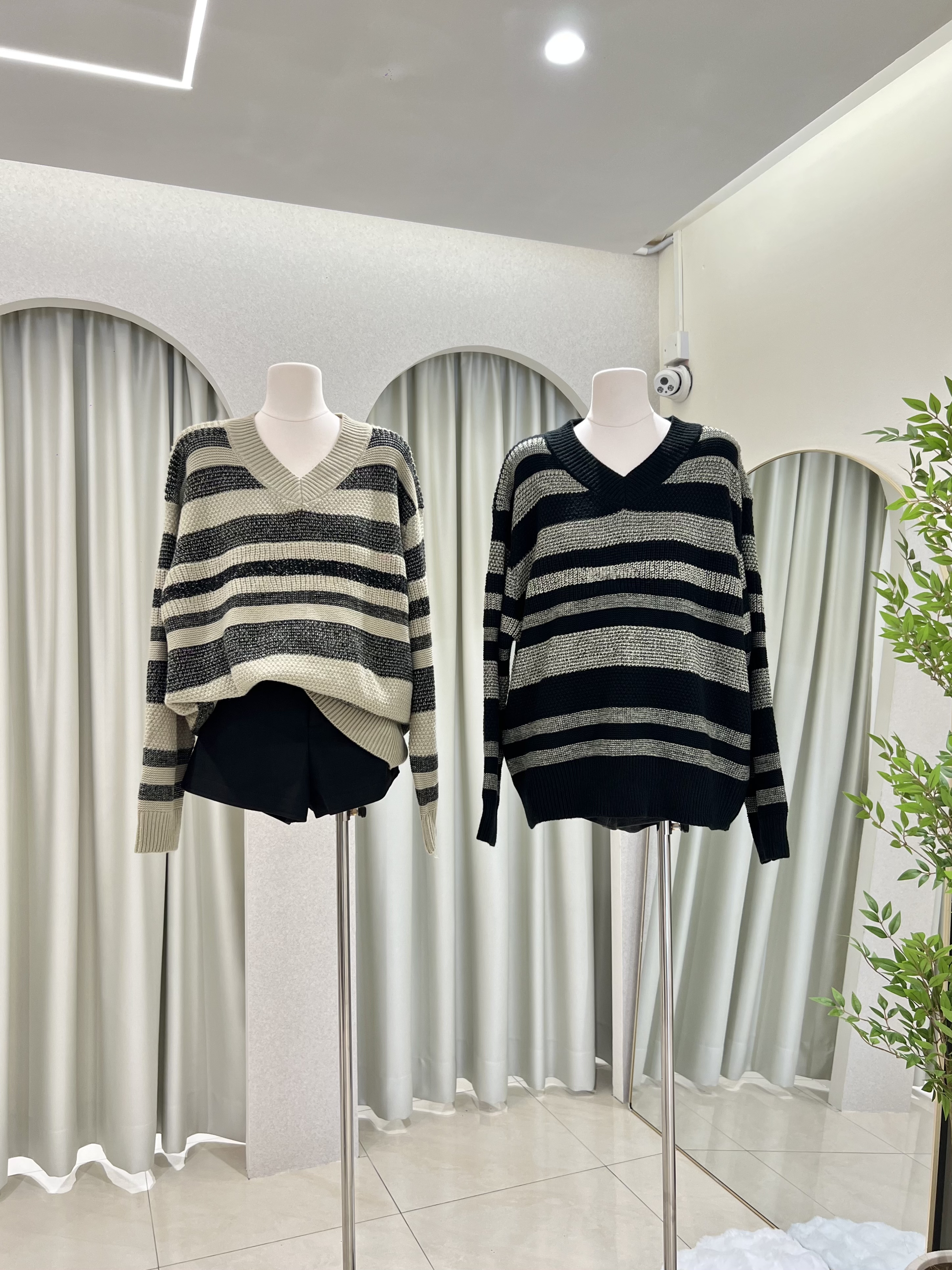 7027 复古撞色条纹V领针织长袖