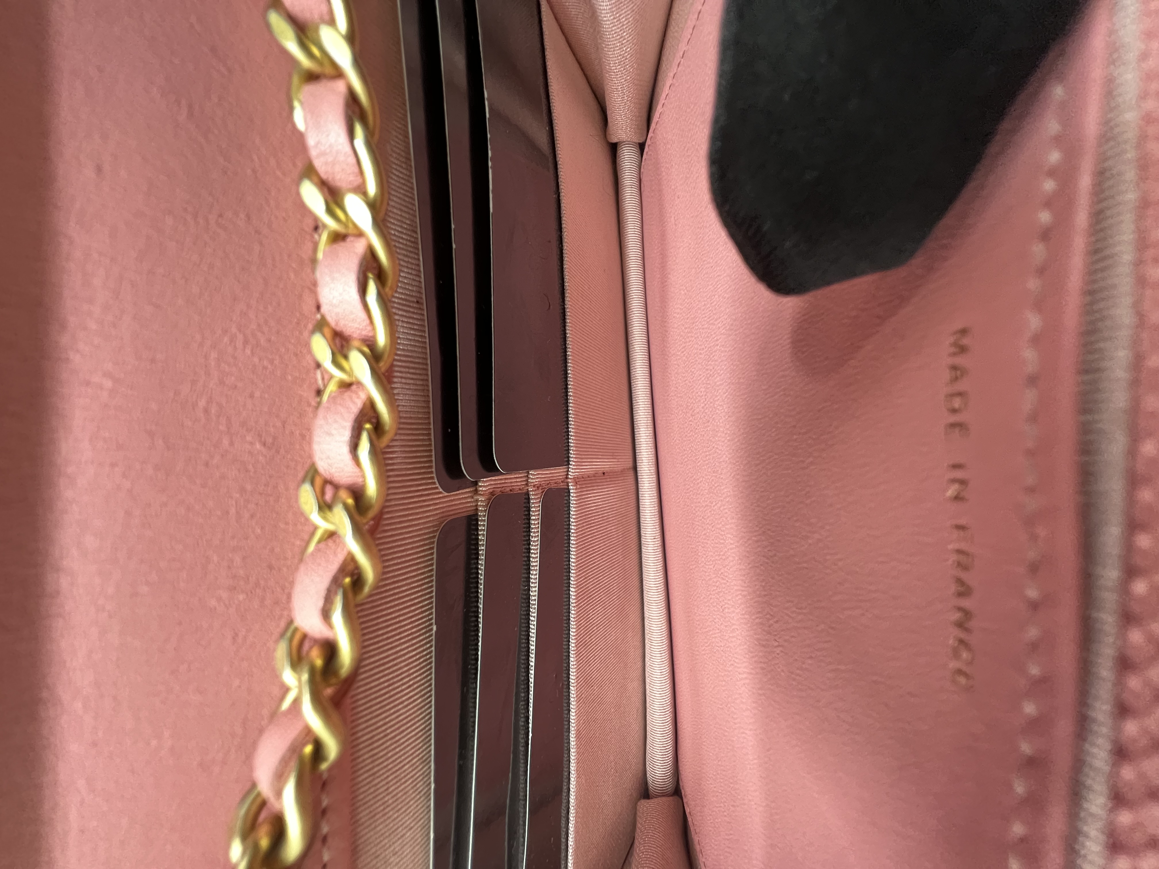 Pre-Owned CHANEL Matelasse Caviar WOC / Product Code: 26042210