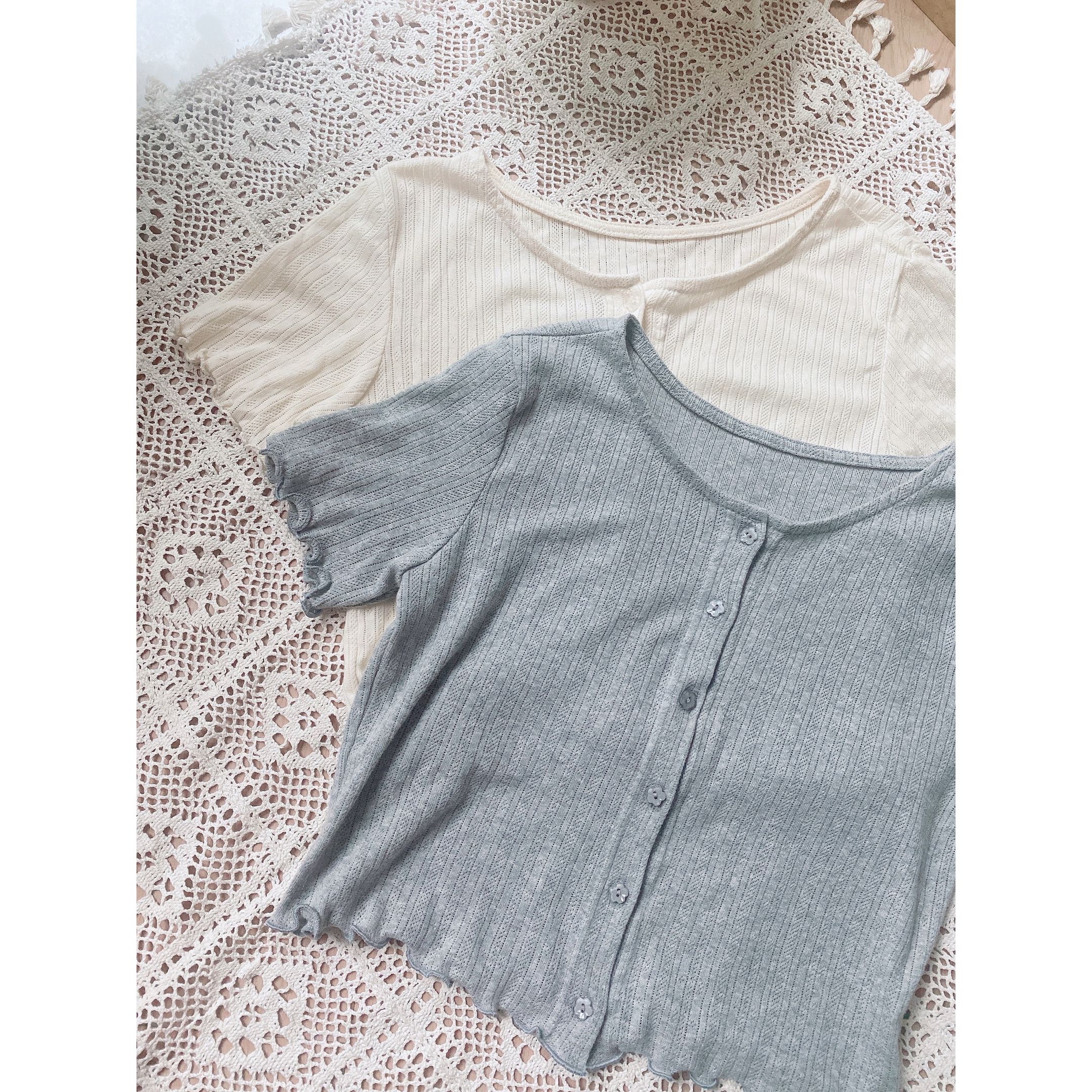 <最後現貨> <KR> ♥︎花花鈕捲邊鏤空cardigan* grey