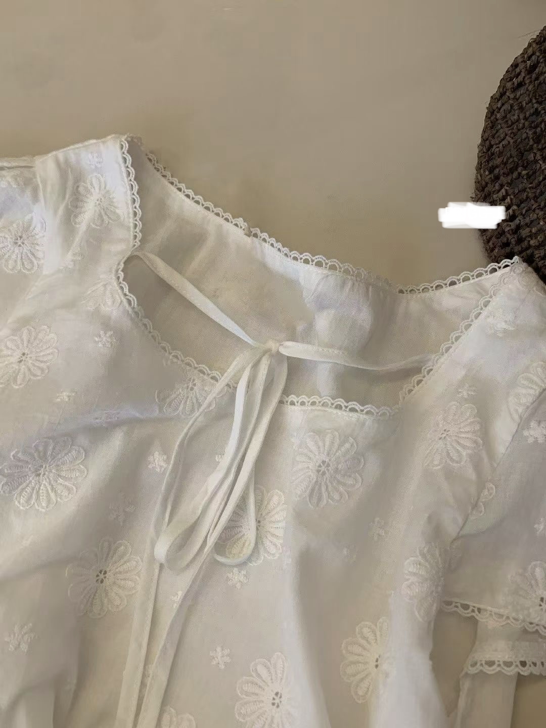 小短袖方領通花花邊top