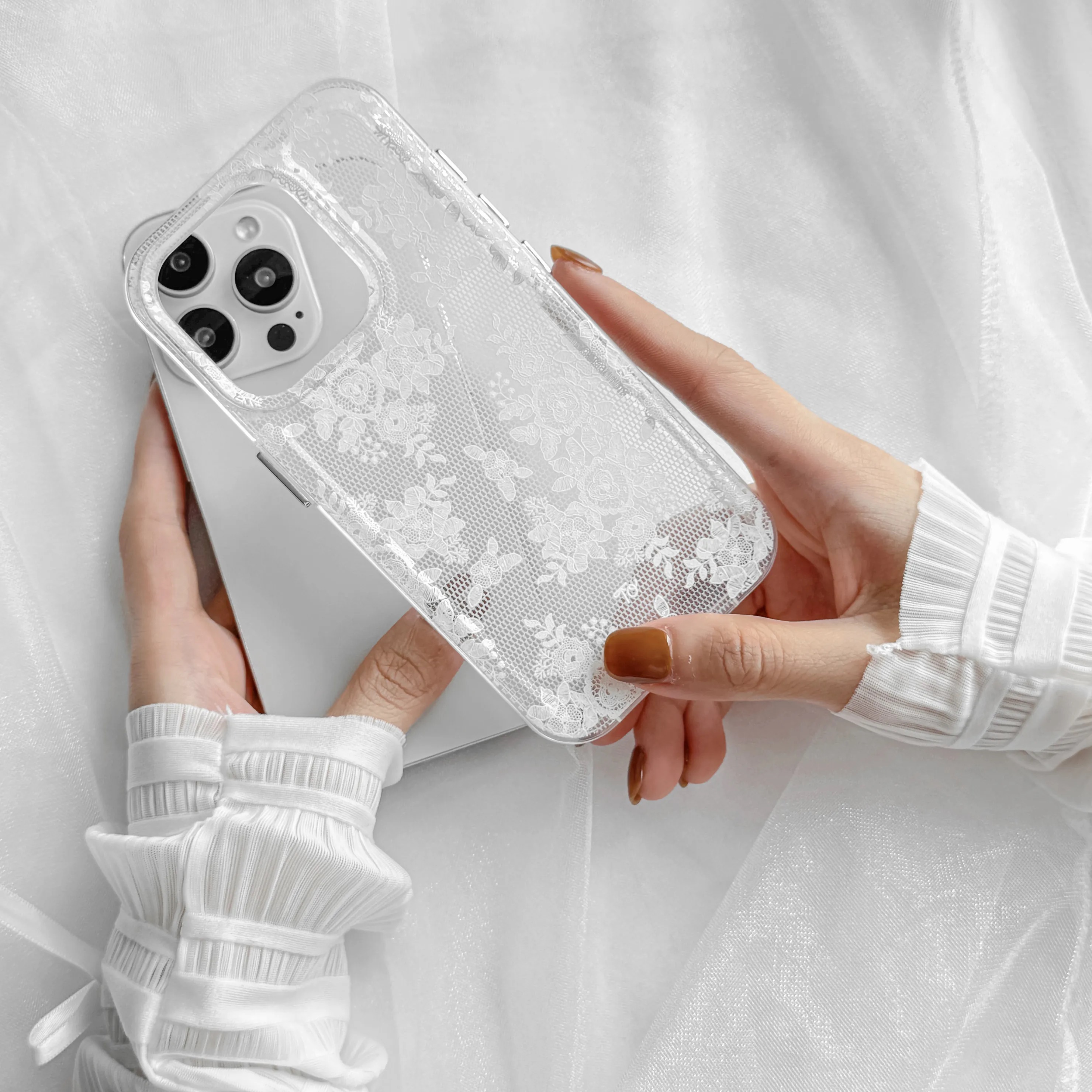【Perfect in White Lace 】透明MagSafe iPhone Case