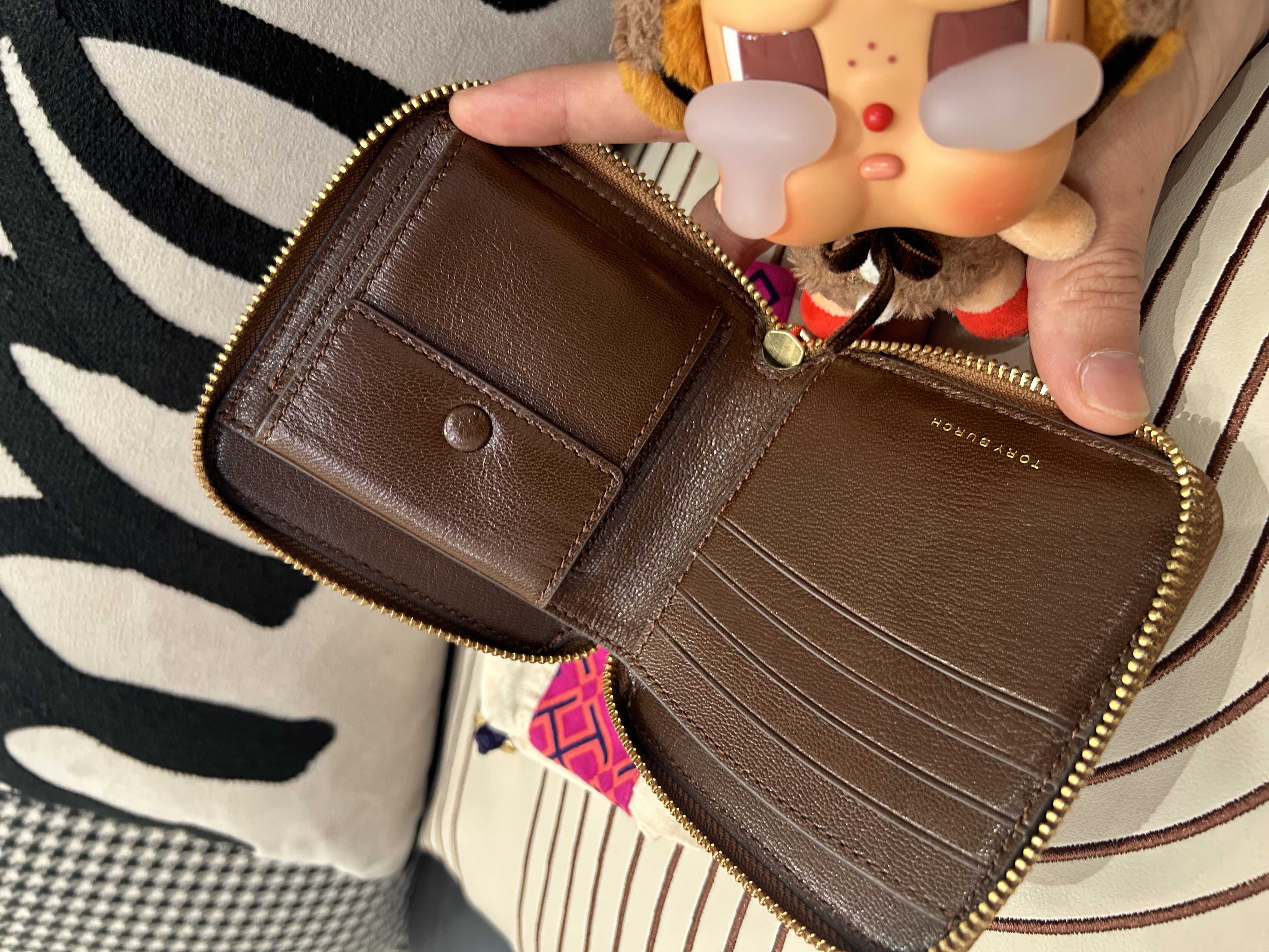 Tory Burch Zip Wallet 100%Authentic, 98%New ✅Dust bag