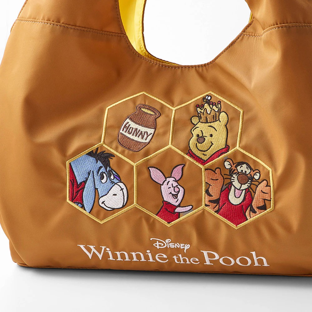 [訂購] [日本直送] 🍯 Winnie the Pooh「赤シャツフレンズ」刺繡手袋 {TF260952}