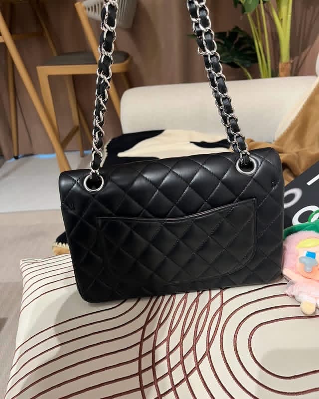 Chanel classic flap 23 A01113 cf23 黑羊銀扣 100%Authentic, 95%New  ✅晶片✅塵袋✅盒