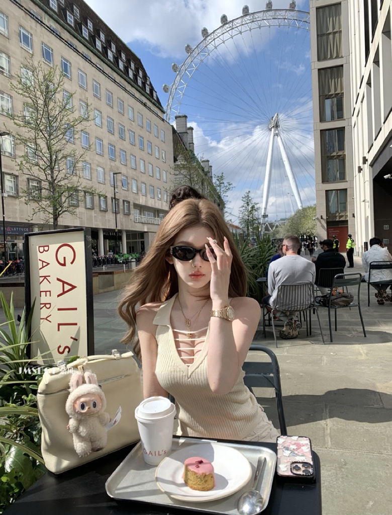 1741 Cutout Knit Halter Top Freesize 纯欲风镂空挂脖针织背心