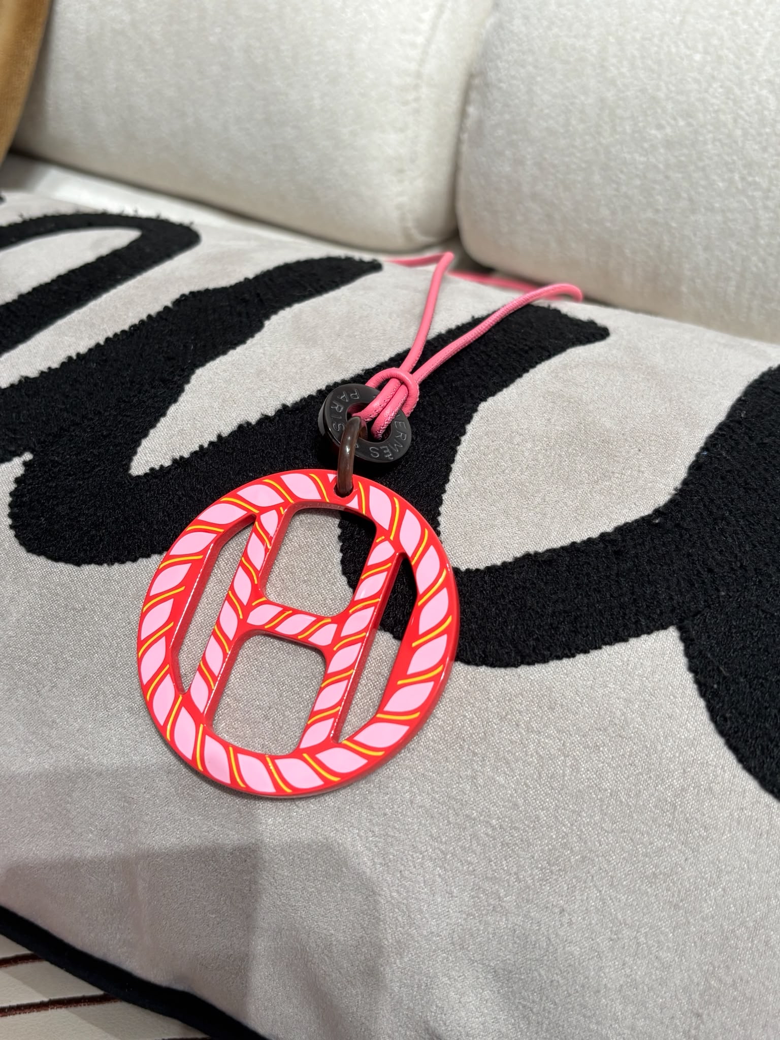 全新HERMES H EQUIPE HORN NECKLACE 粉紅色牛角頸鍊  100%Authentic ,100%new全新未使用品✅dust bag ✅box 