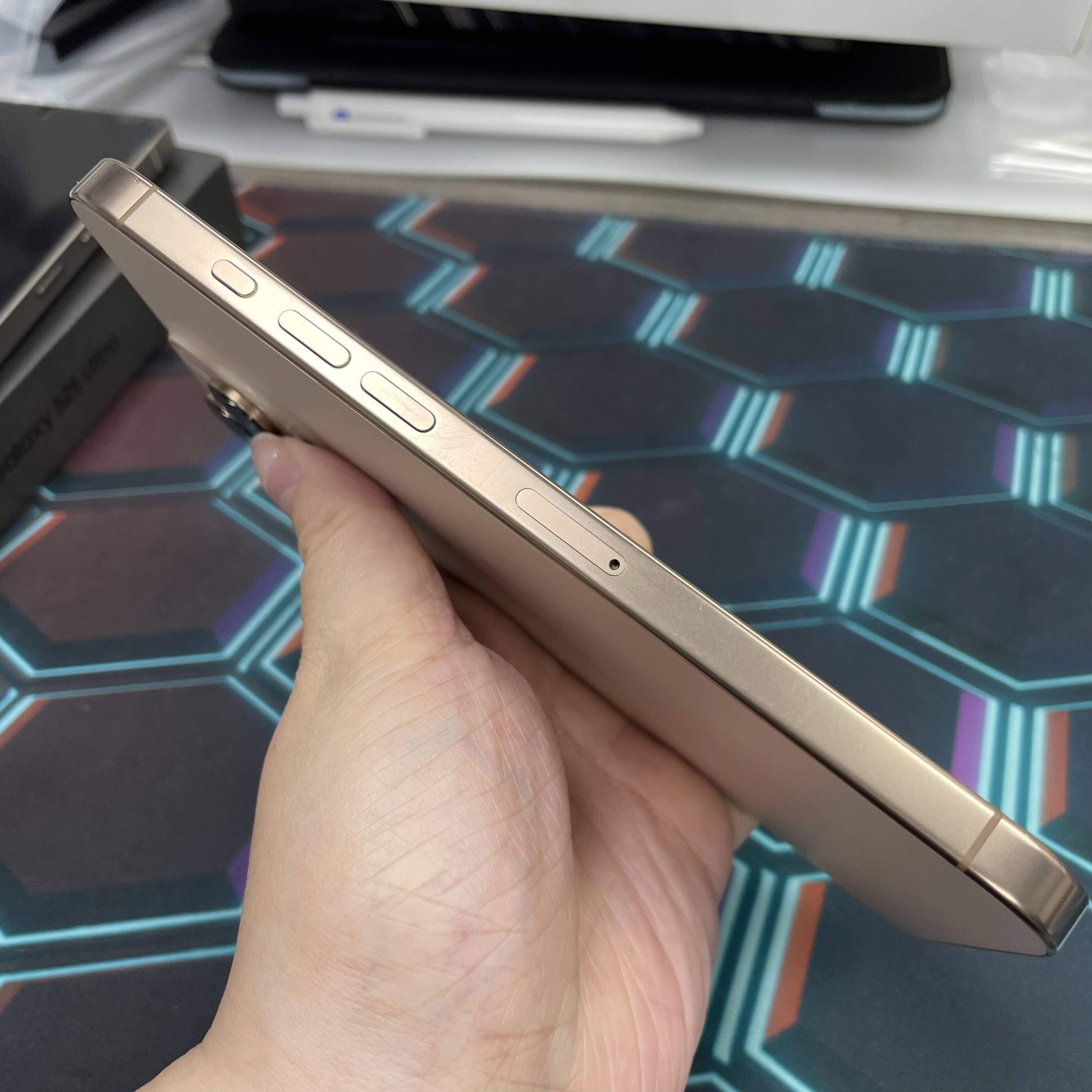 *7722 16 pro max 勁靚機 256GB 電88 沙色 gold