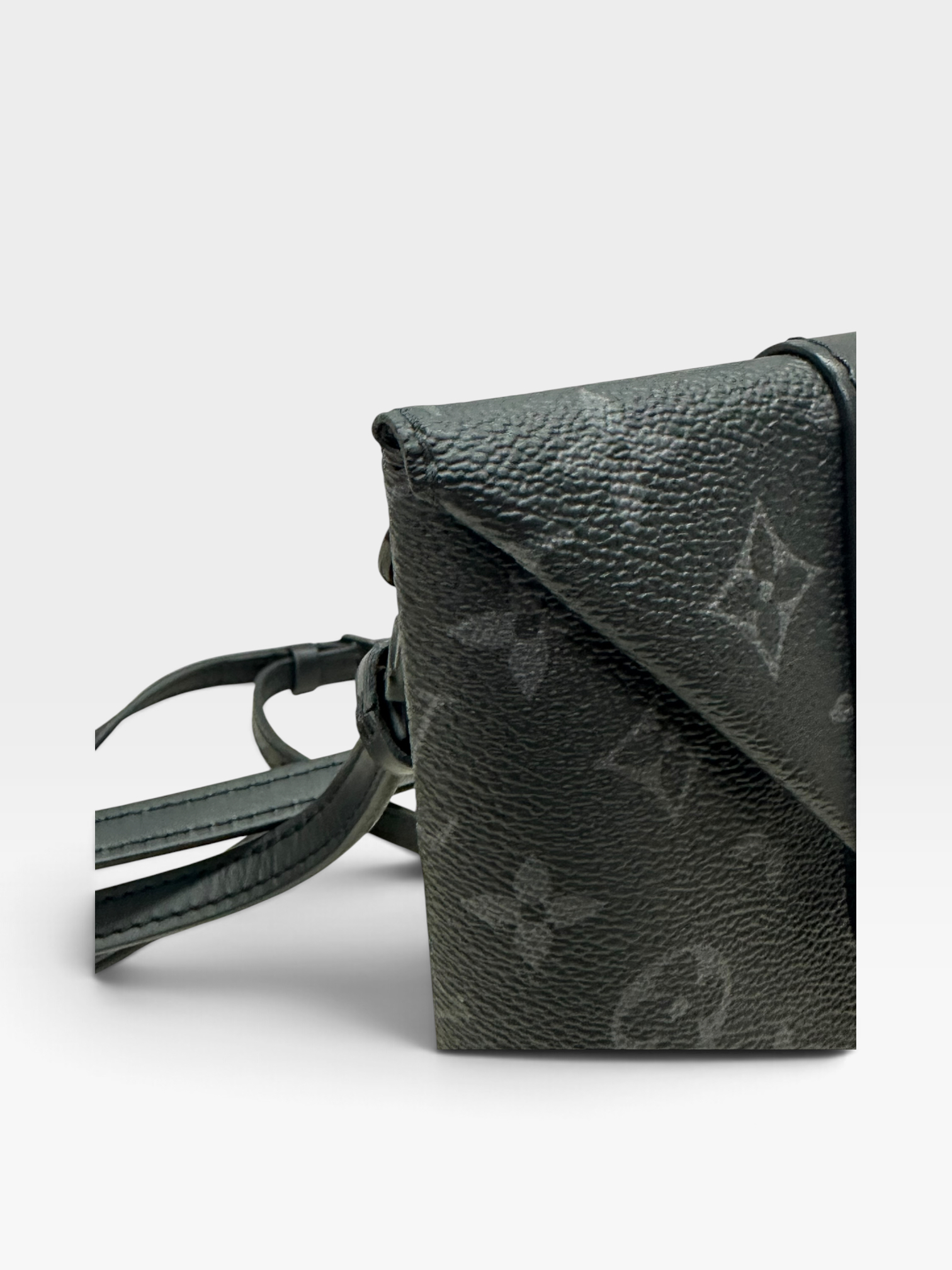 Pre-Owned LV Envelope Pouch Monogram Eclipse Canvas shoulder bag / Product Code: 092407