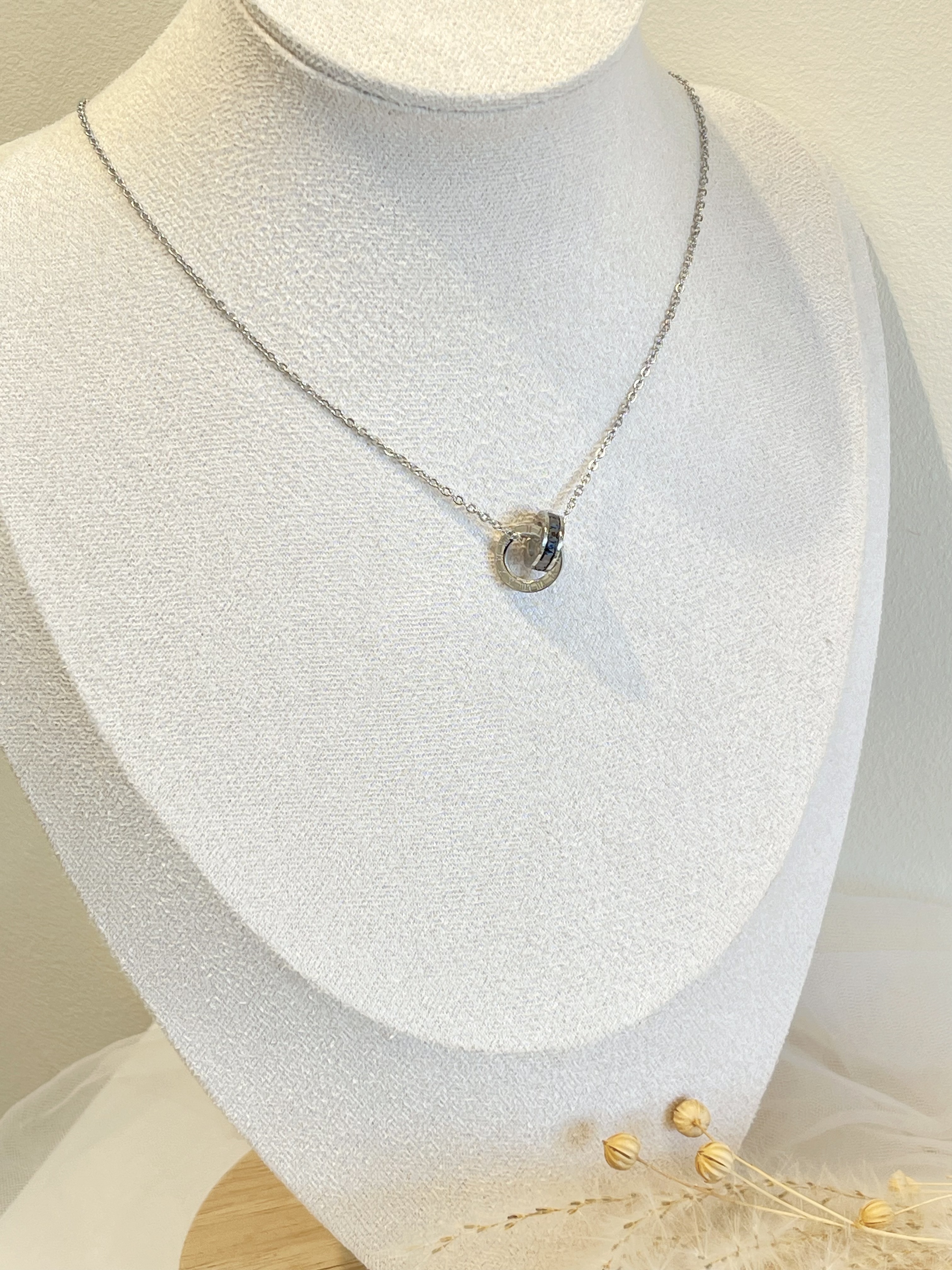 罗马数字环环相扣黑色锆石钛钢项链