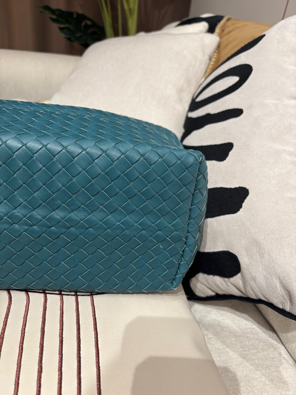 Bottega Veneta BV Shoulder Bag 100%Authentic, 99%New ✅Dust bag