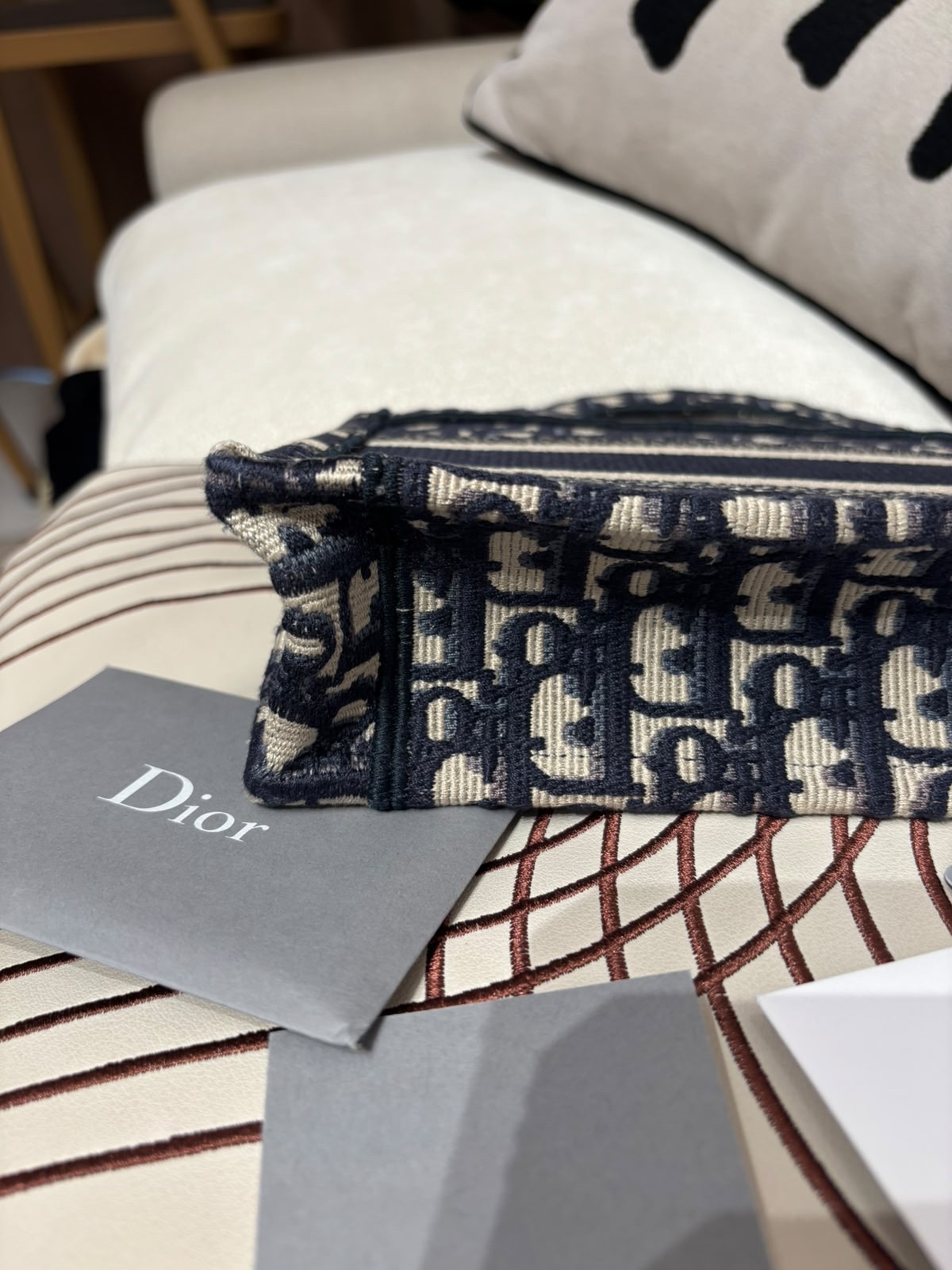 全新 Dior mini BOOK TOTE  100%Authentic ,unused 未使用品 ✅certificate card✅dust bag ✅盒 